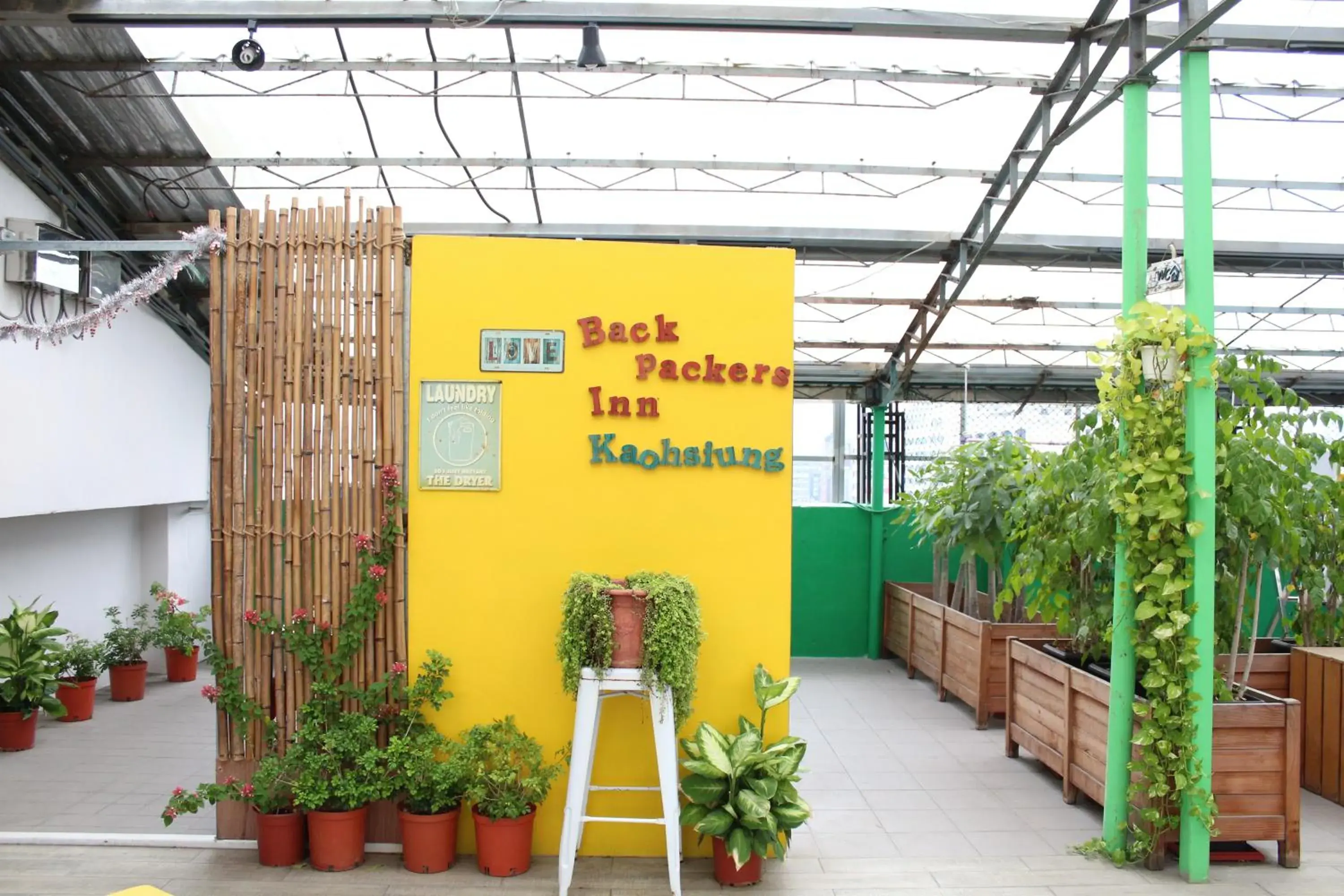 Patio in Uno Backpackers Inn