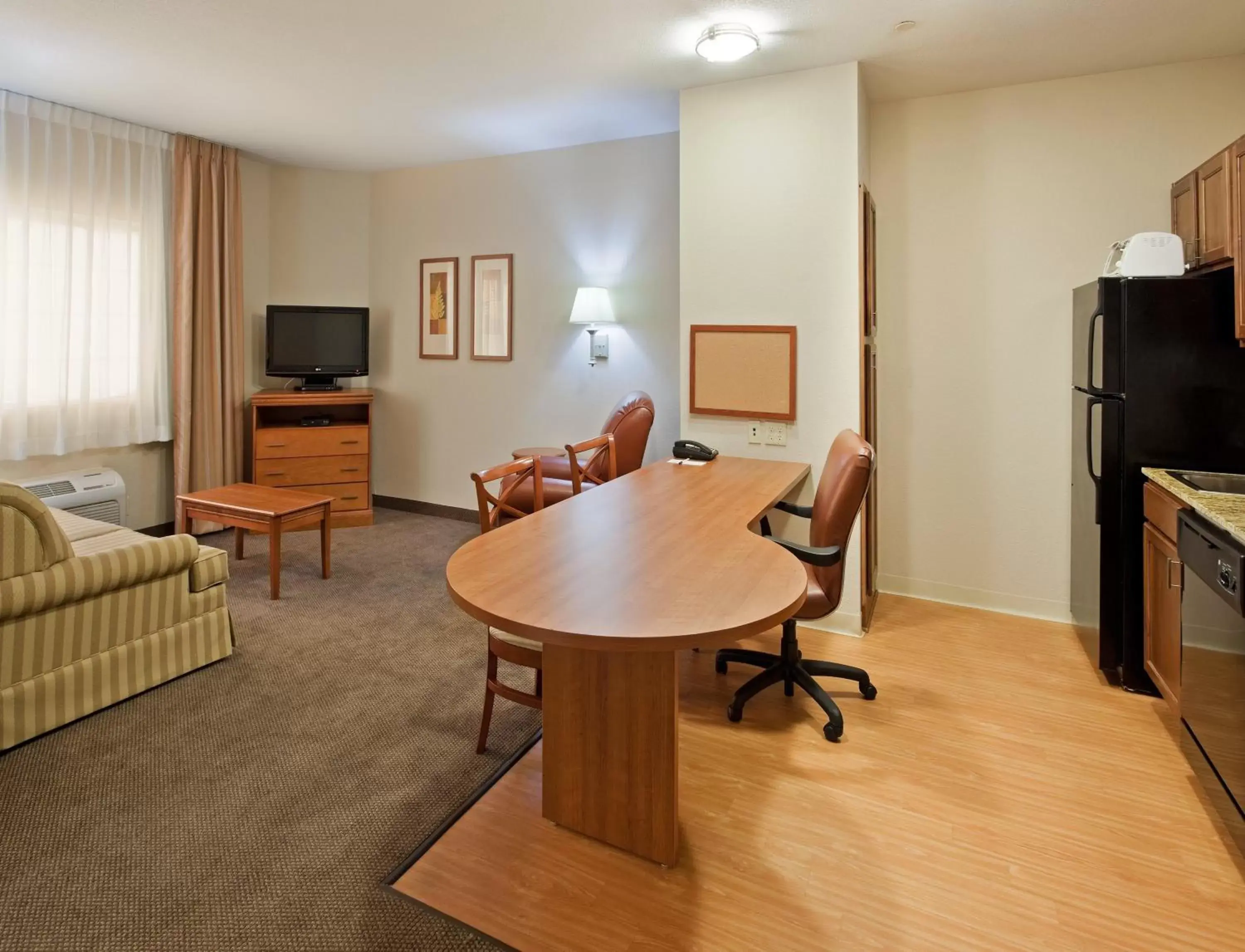 Bedroom, TV/Entertainment Center in Candlewood Suites Turlock, an IHG Hotel