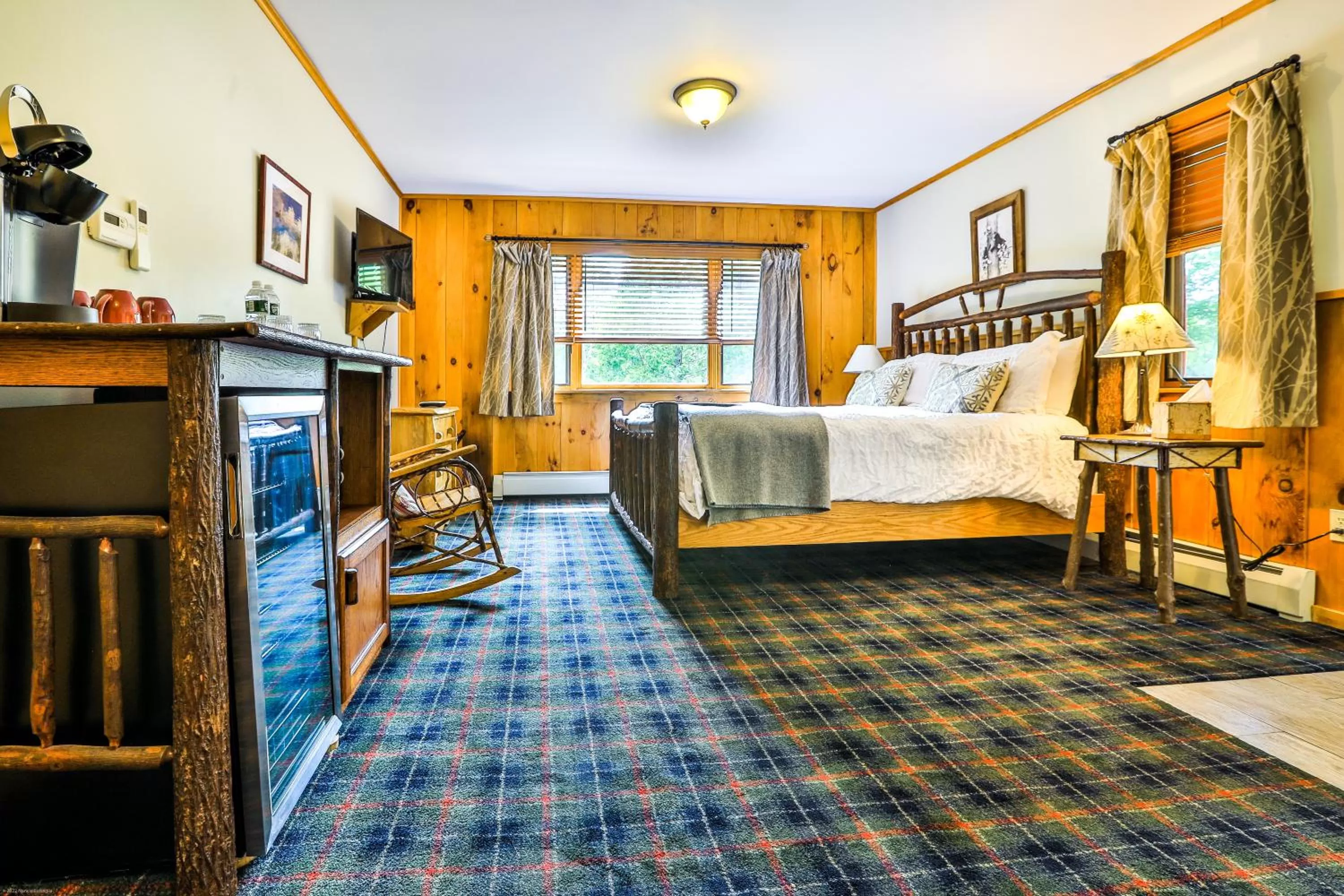 Photo of the whole room, Bed in Garnet Hill Lodge