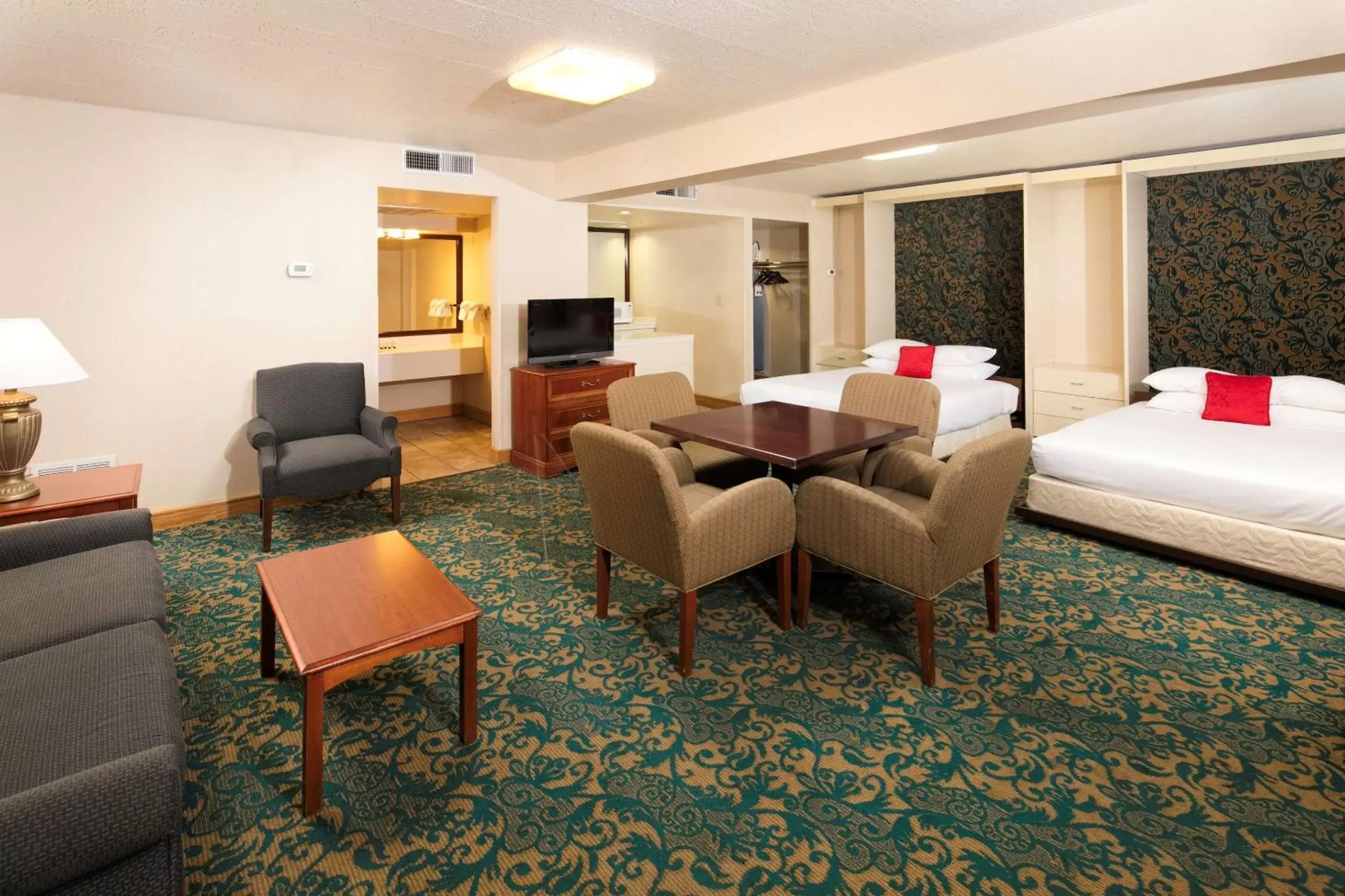 Bedroom, Seating Area in Red Lion Hotel and Conference Center St. George