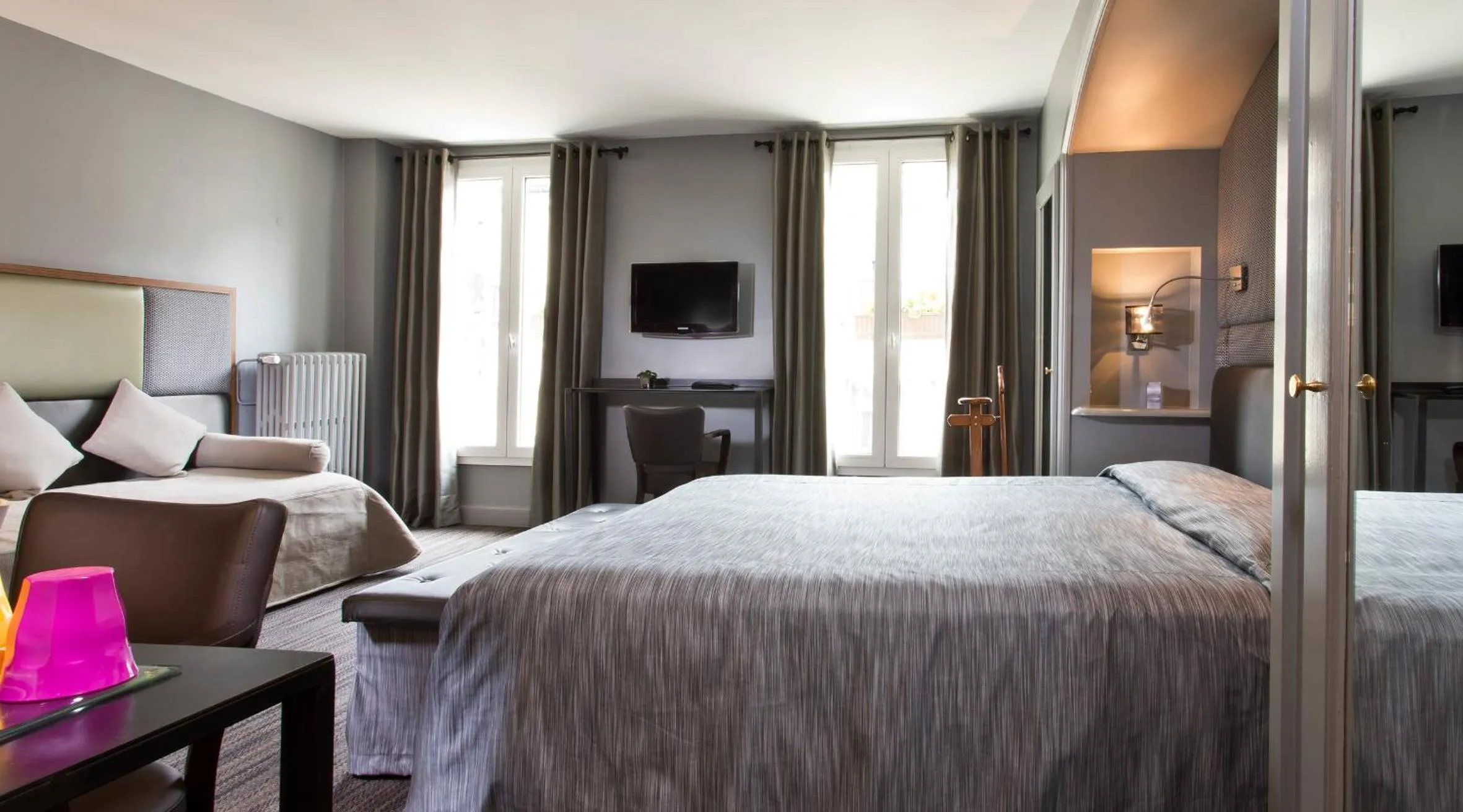 Bed in Hotel Concortel Paris