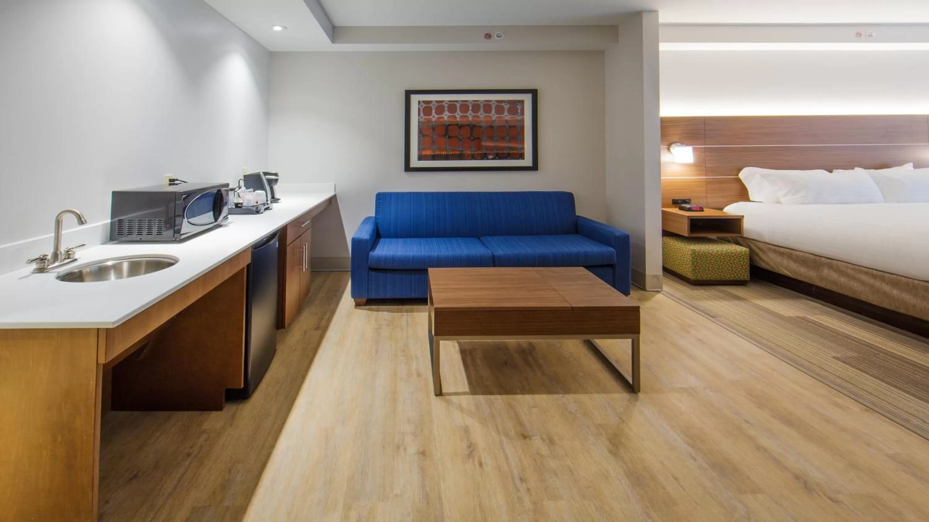 Photo of the whole room, Bed in Holiday Inn Express Gatlinburg Downtown by IHG