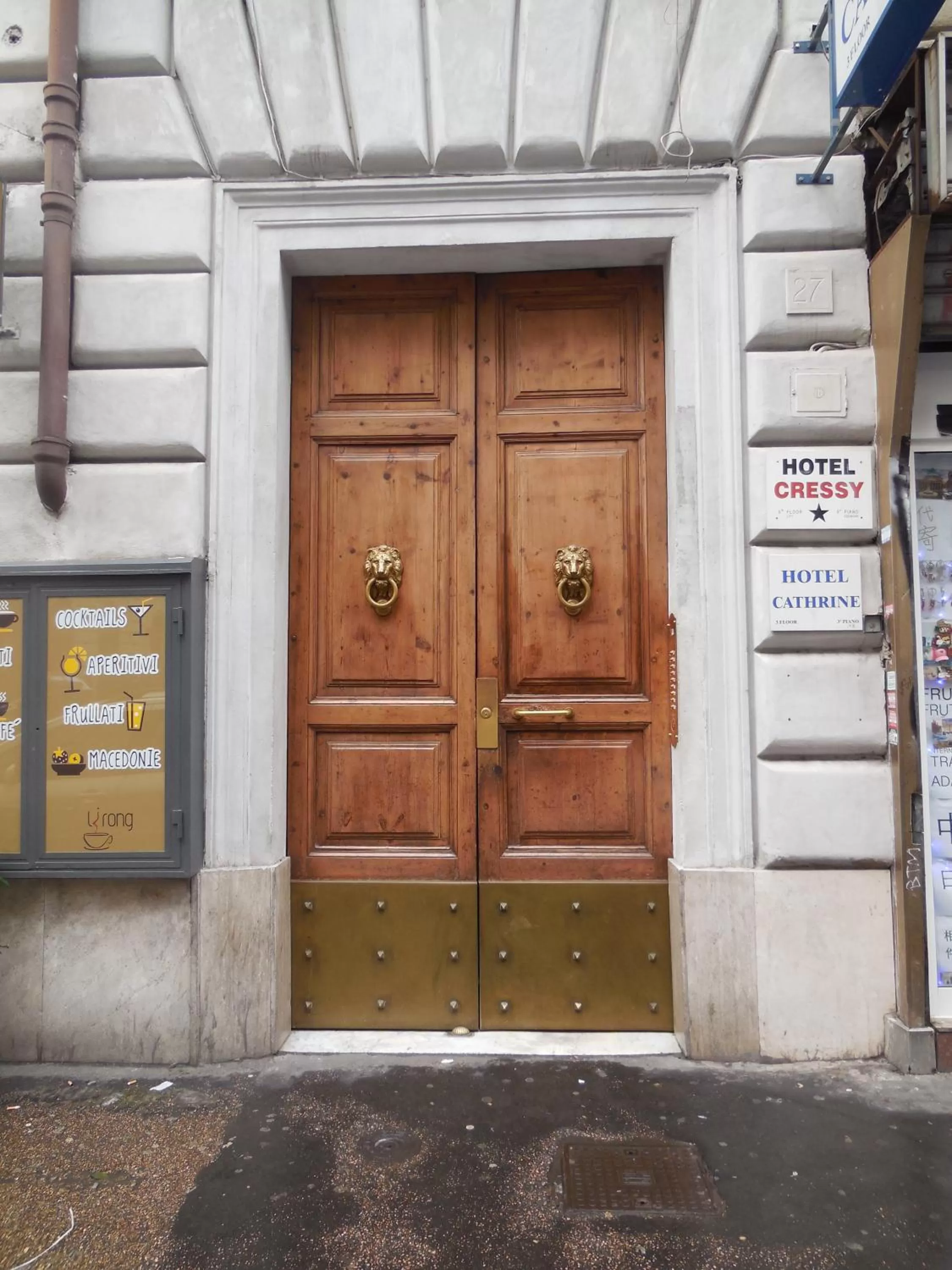 Facade/entrance in Cressy