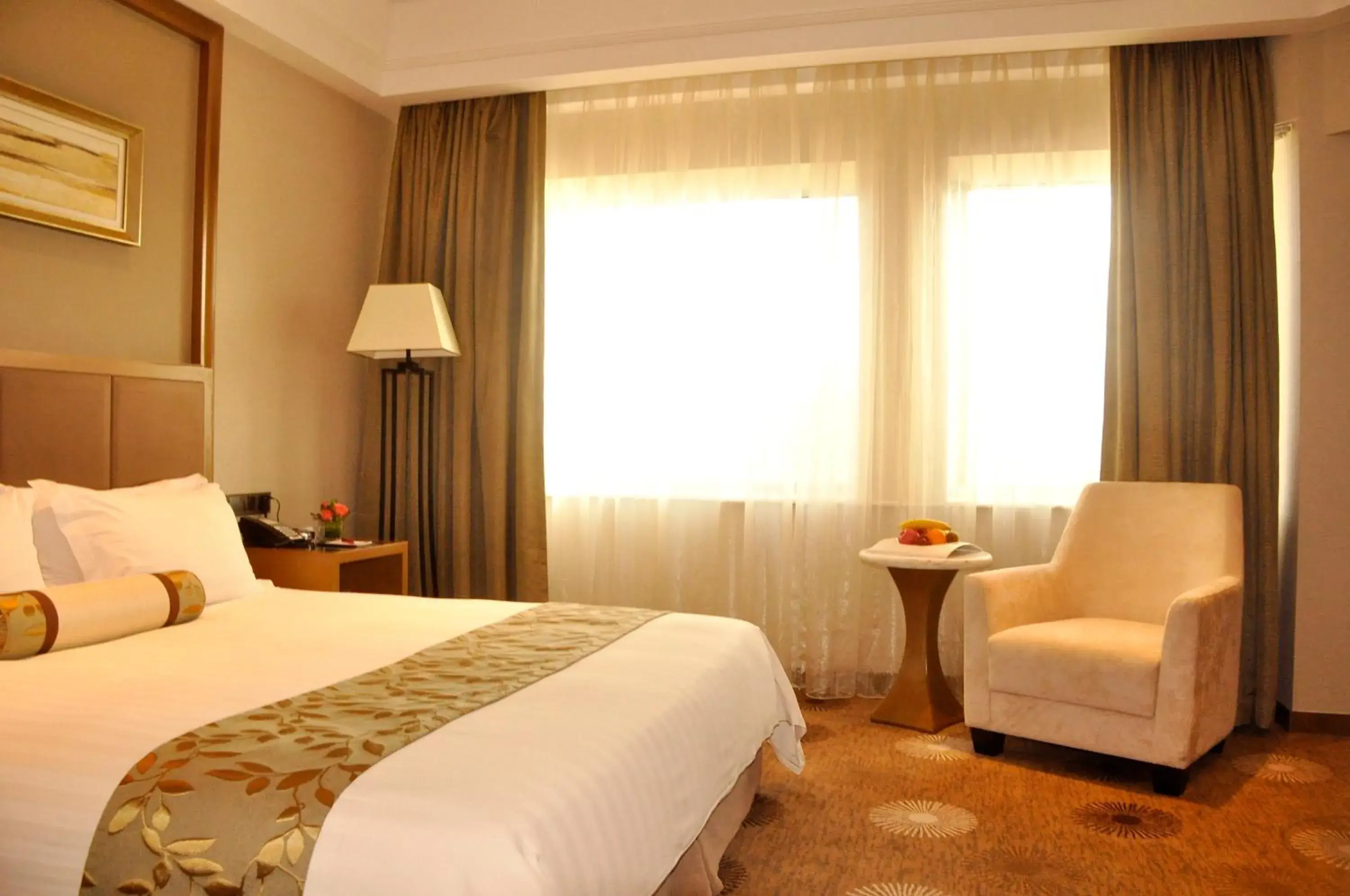 Bedroom, Bed in Ramada Plaza Hotel Pudong