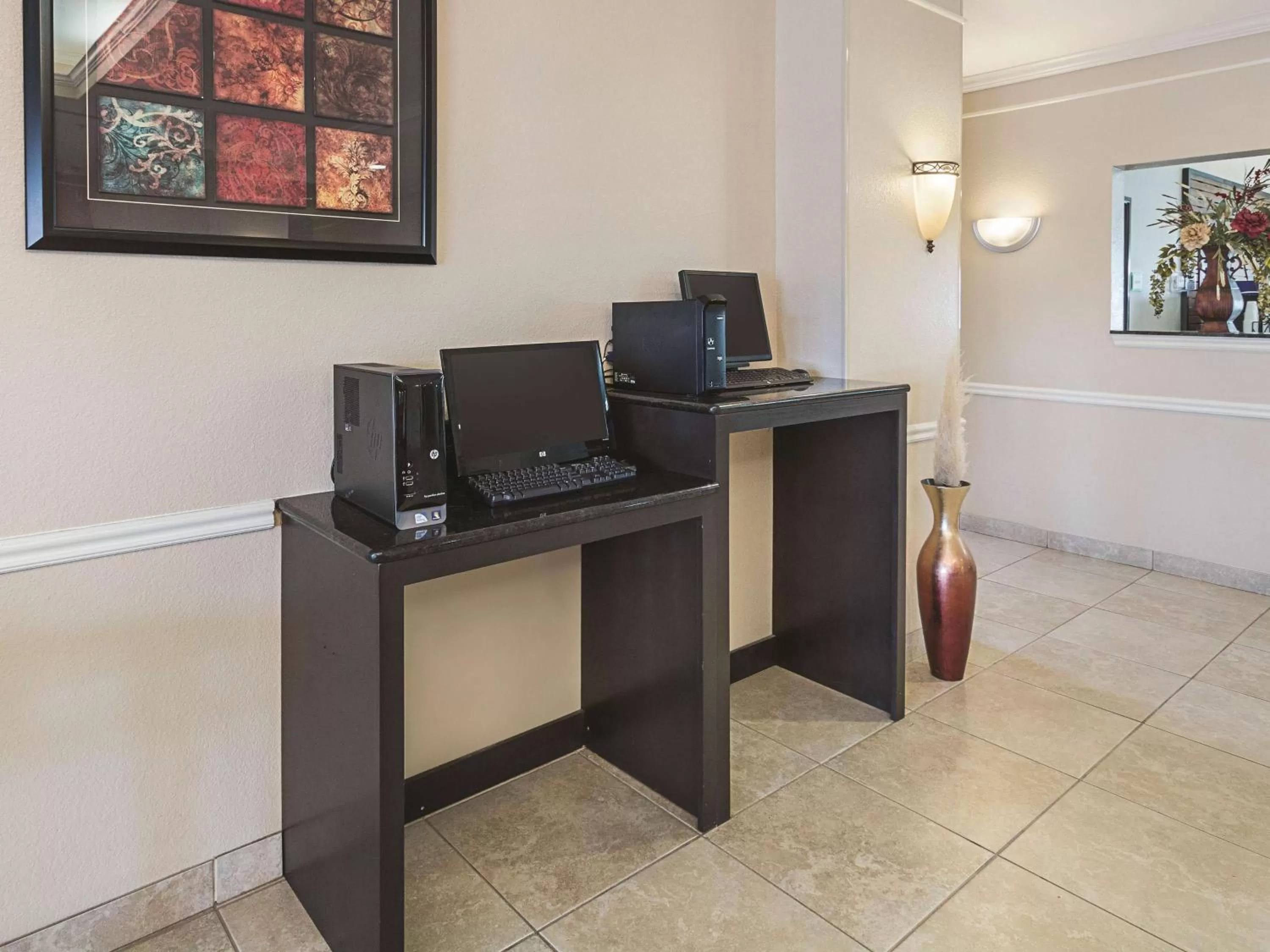 Business facilities in La Quinta by Wyndham Waxahachie