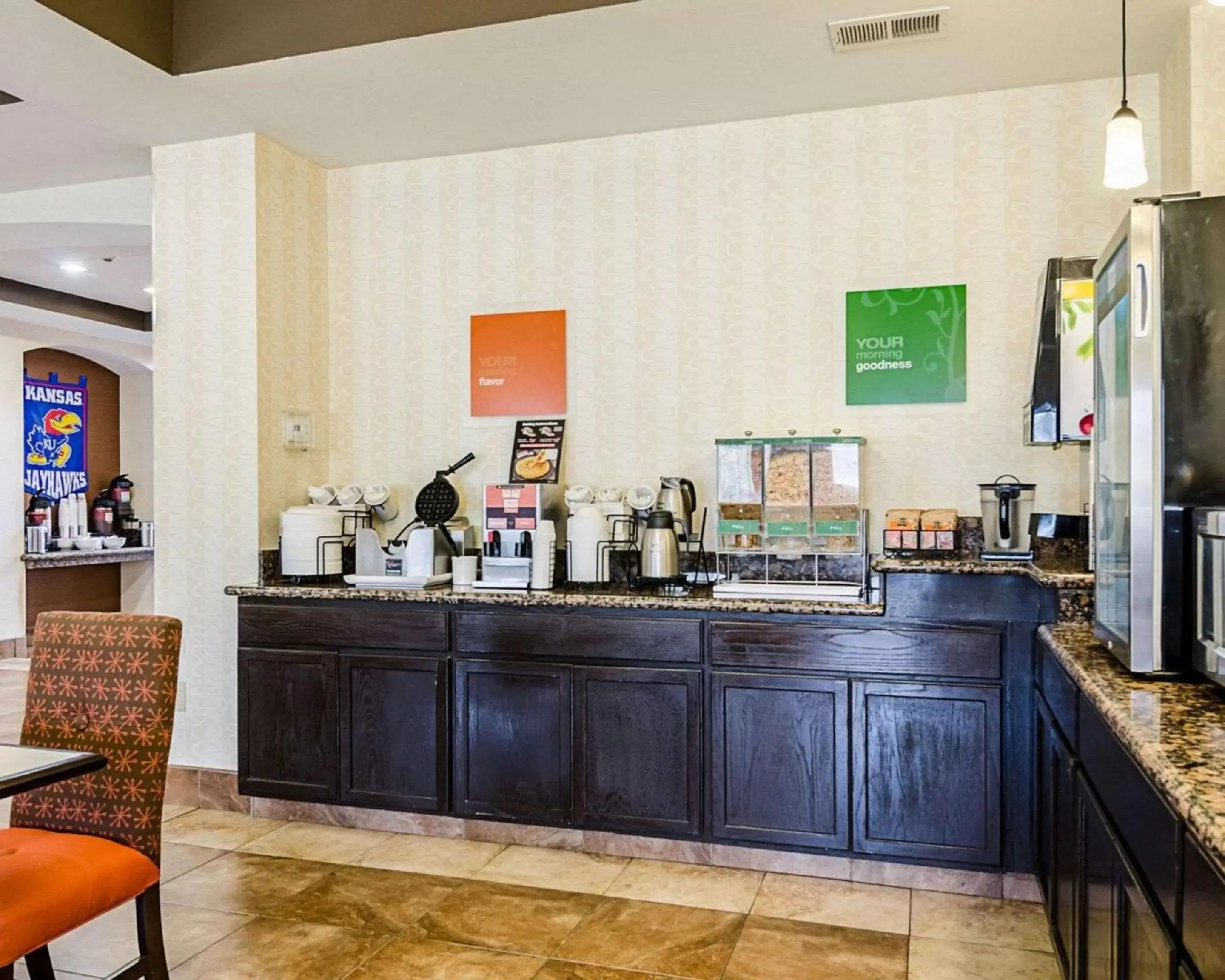 Restaurant/places to eat in Comfort Inn & Suites Lawrence