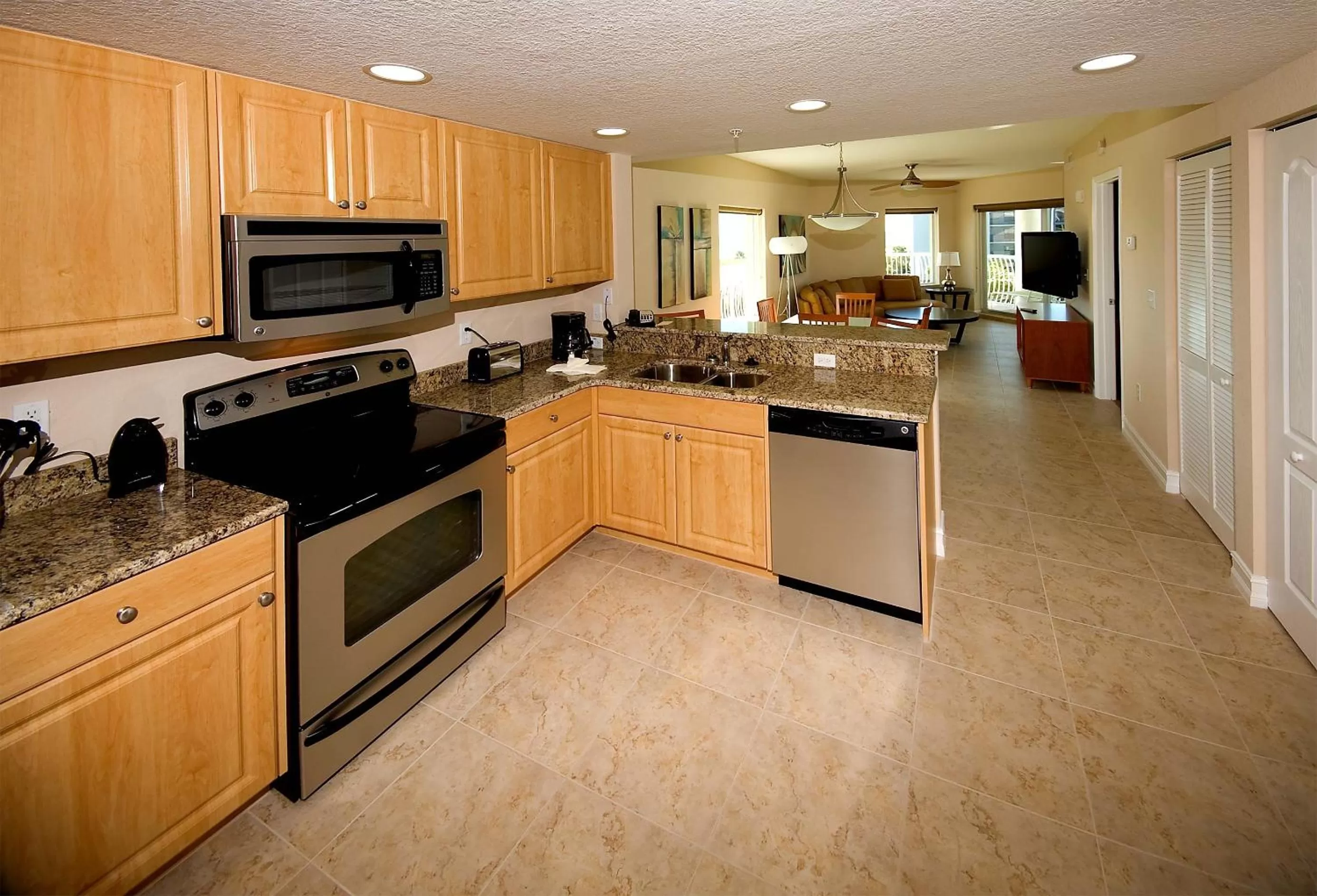 Kitchen or kitchenette in Crystal Palms Beach Resort