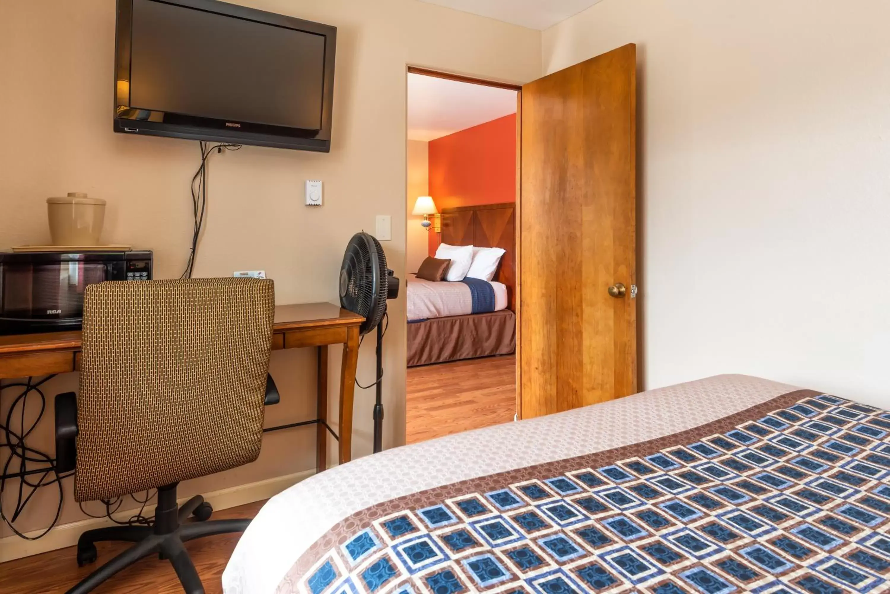 Two-Bedroom Suite in Flagstone Motel