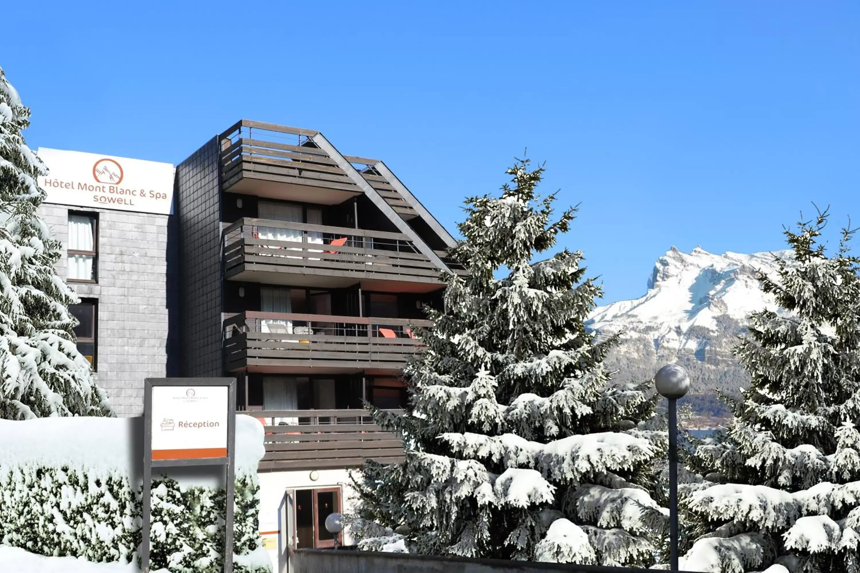 Property building, Winter in SOWELL HOTELS Mont Blanc et SPA