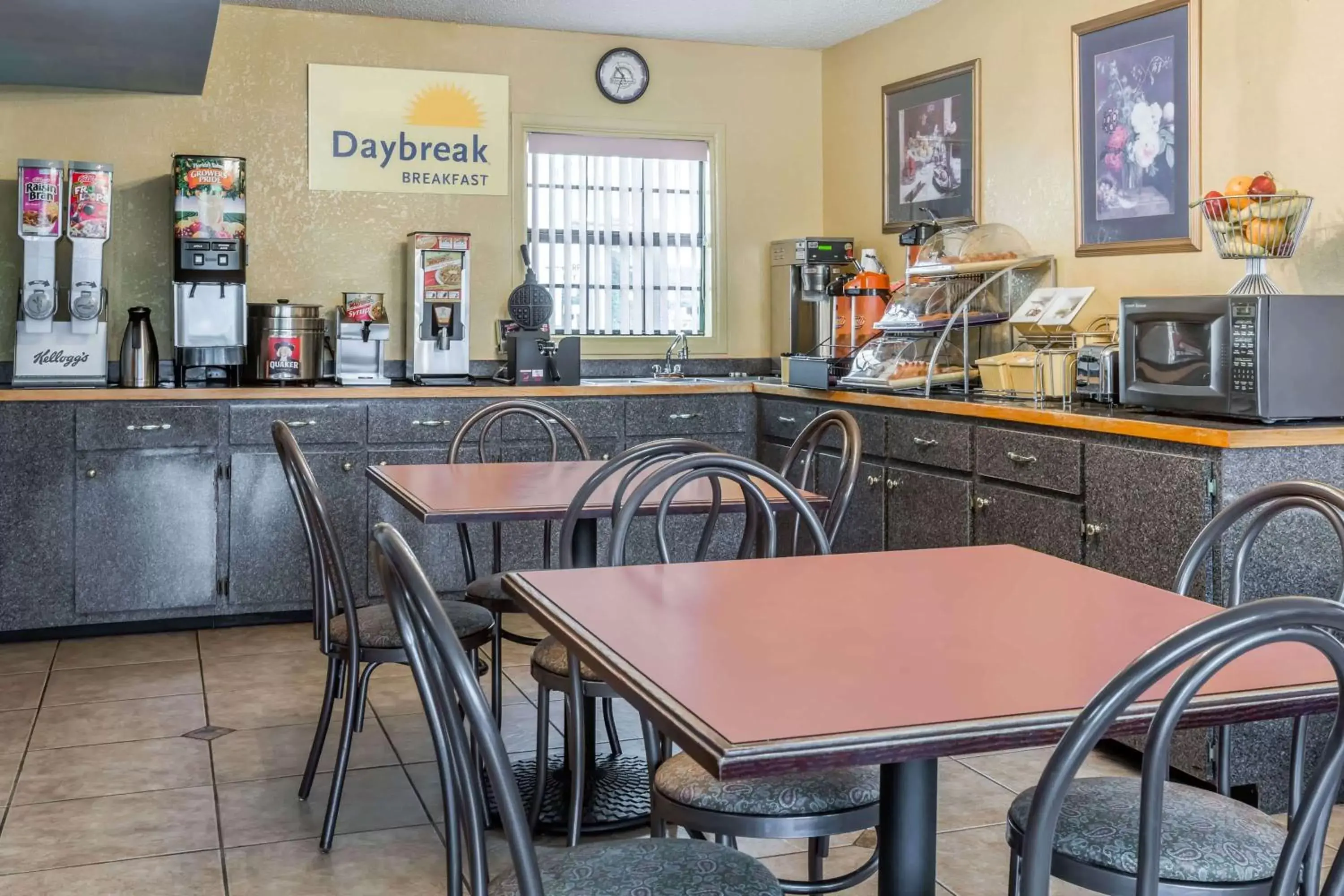 Restaurant/Places to Eat in Days Inn by Wyndham Clayton