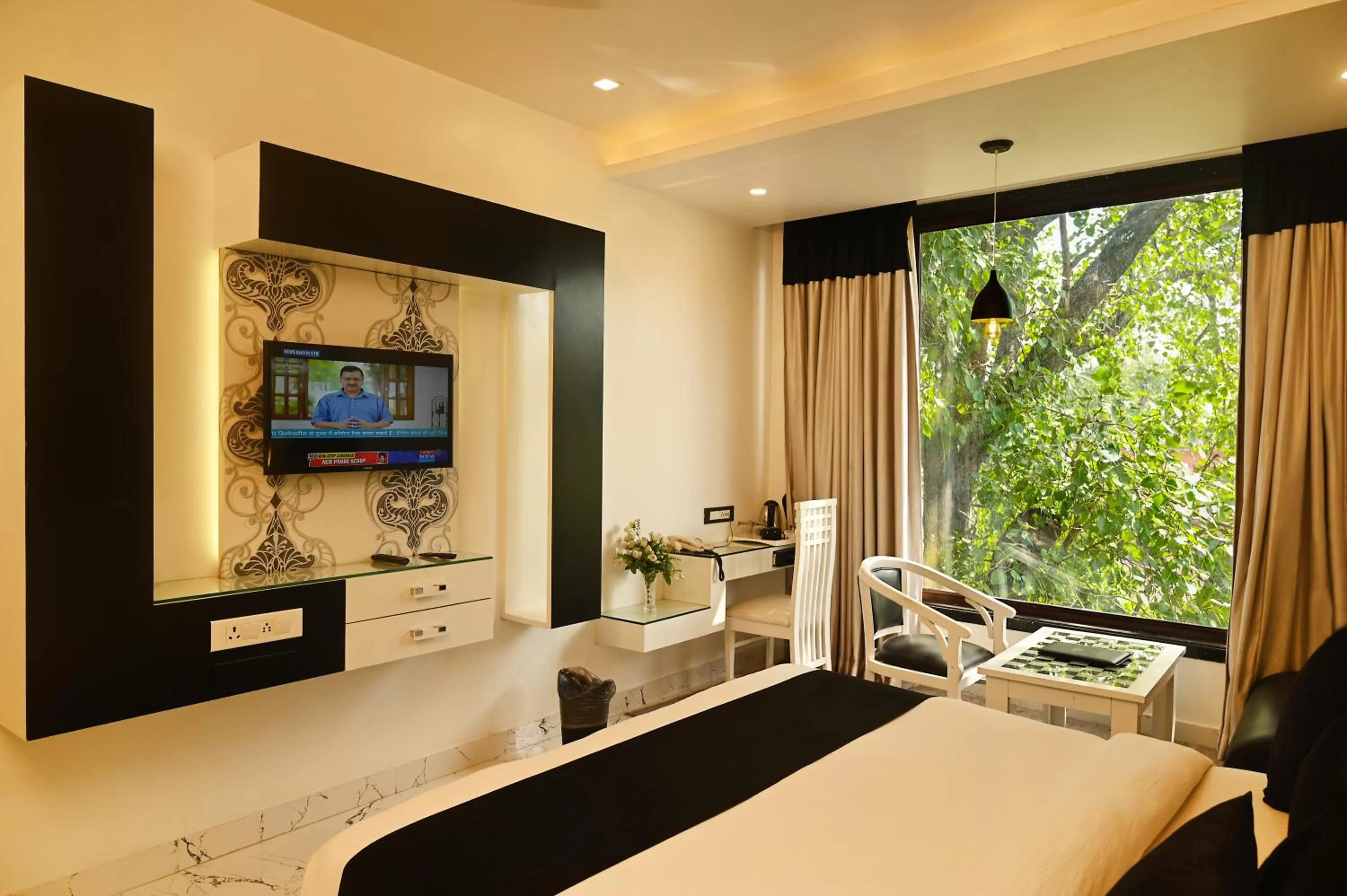 Photo of the whole room, Bed in Hotel Heritage Inn at Assi Ghat