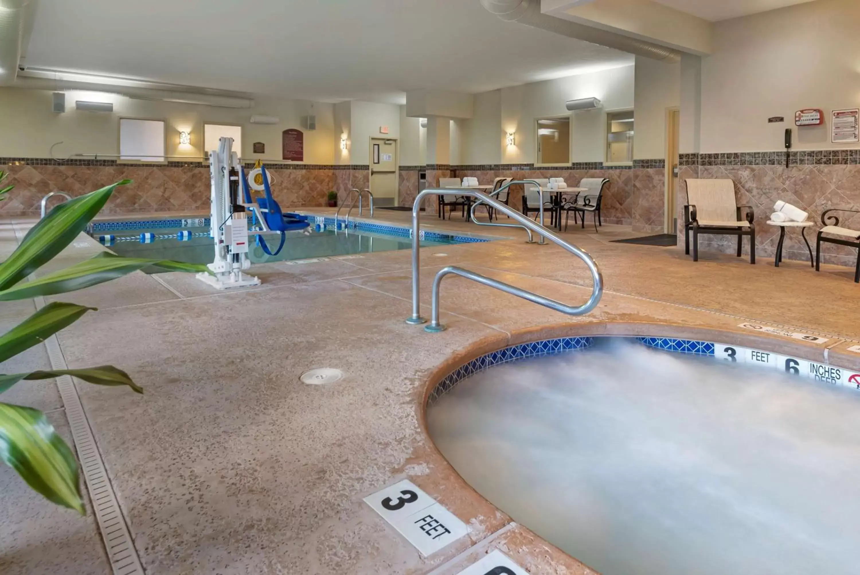 Pool view, Swimming Pool in Best Western PLUS Vineyard Inn and Suites