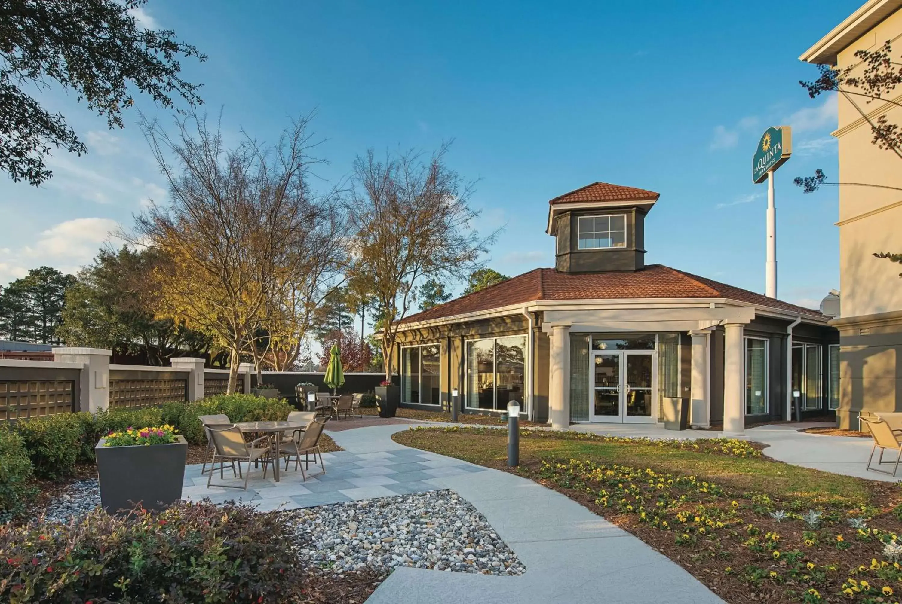 Property Building in La Quinta by Wyndham Shreveport Airport