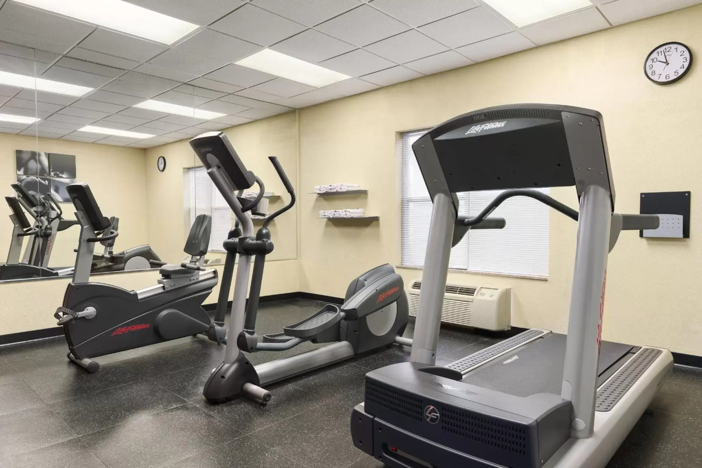 Fitness centre/facilities, Fitness Center/Facilities in Country Inn & Suites by Radisson, Frackville (Pottsville), PA