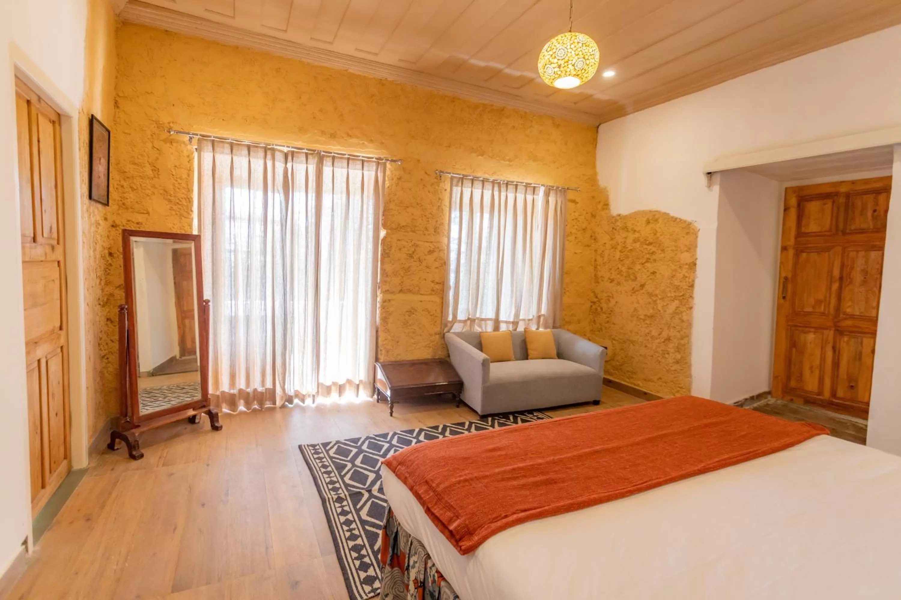 Photo of the whole room, Bed in Seclude Shimla, Taraview