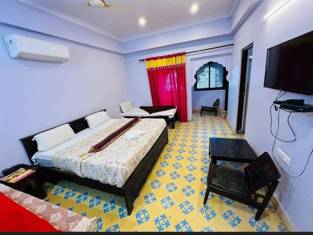 Bed in Rani Mahal Hotel