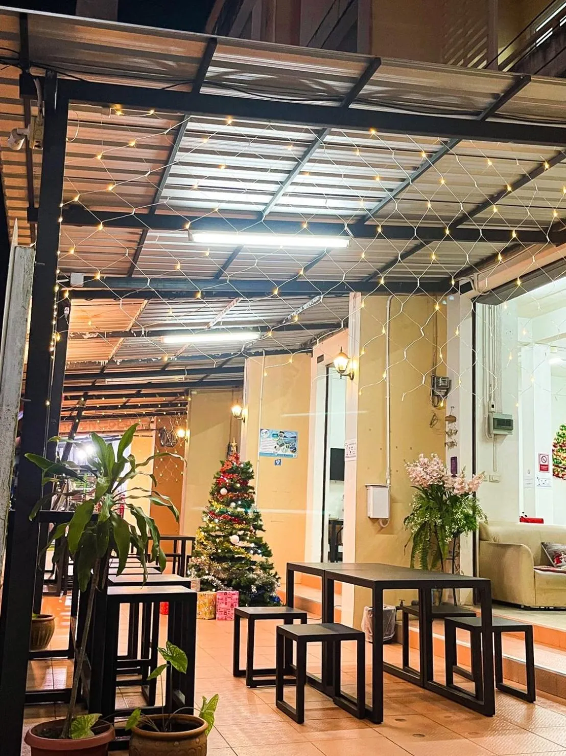 Facade/entrance in Rueangrat Hotel