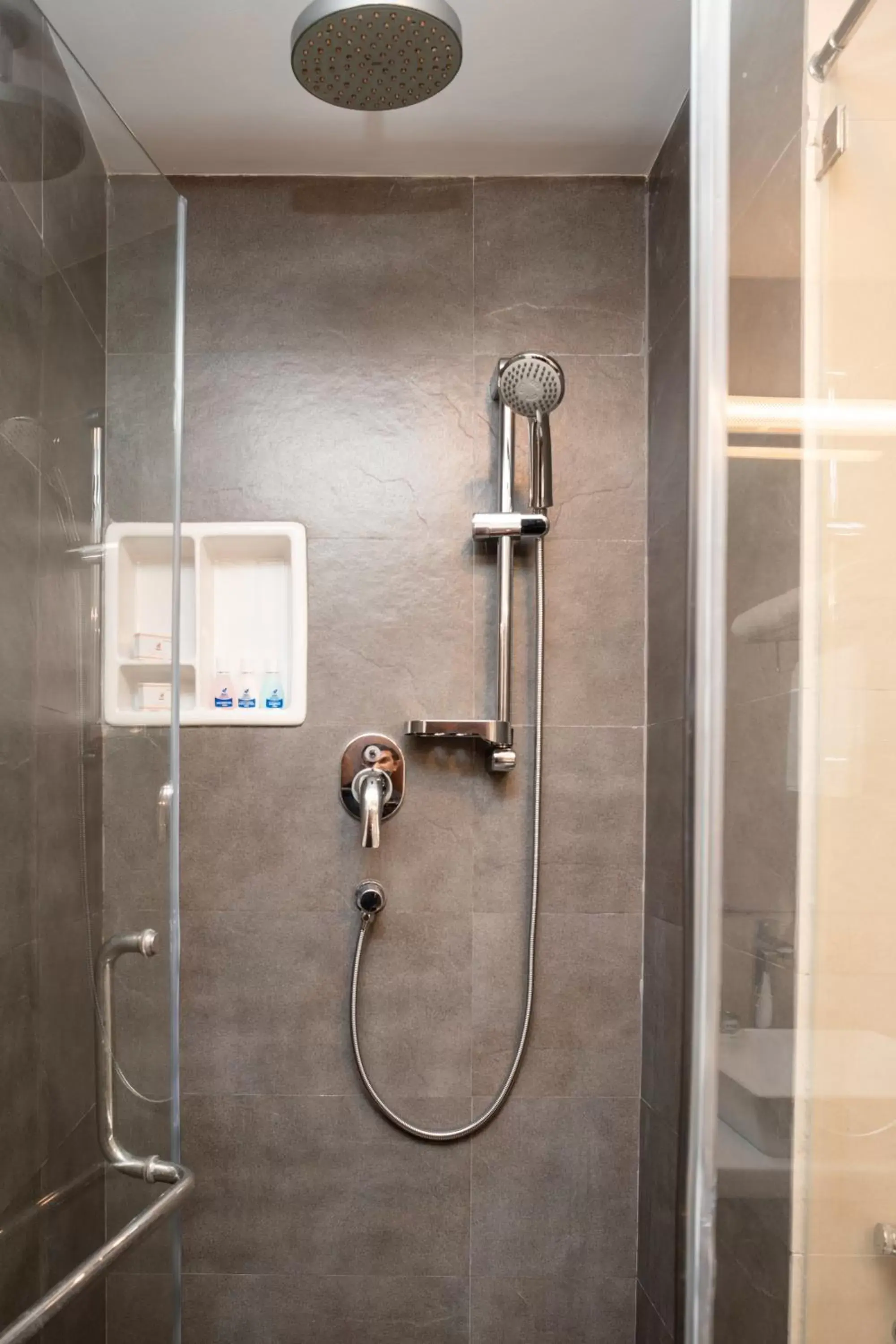 Shower, Bathroom in Camelot Beach Hotel