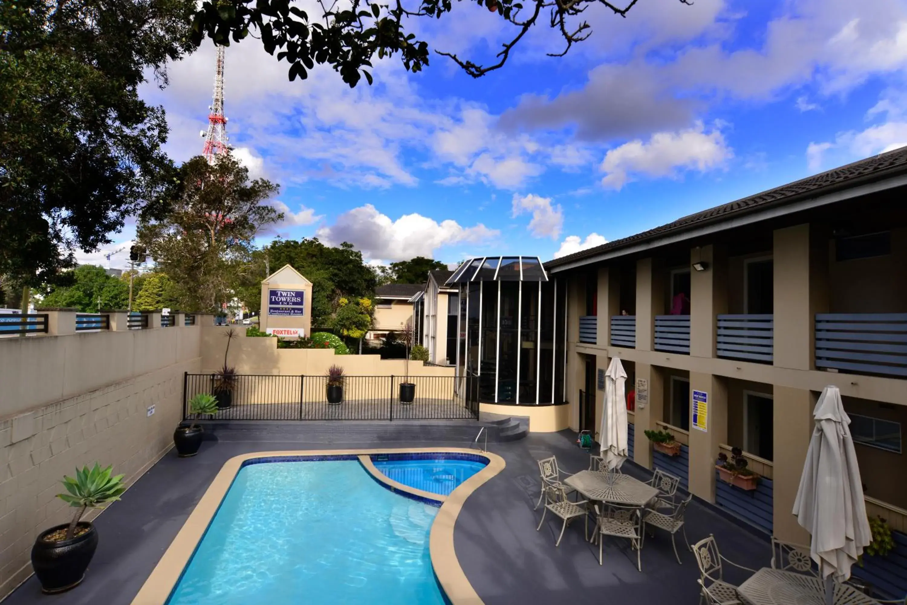 Pool view, Swimming Pool in Twin Towers Inn