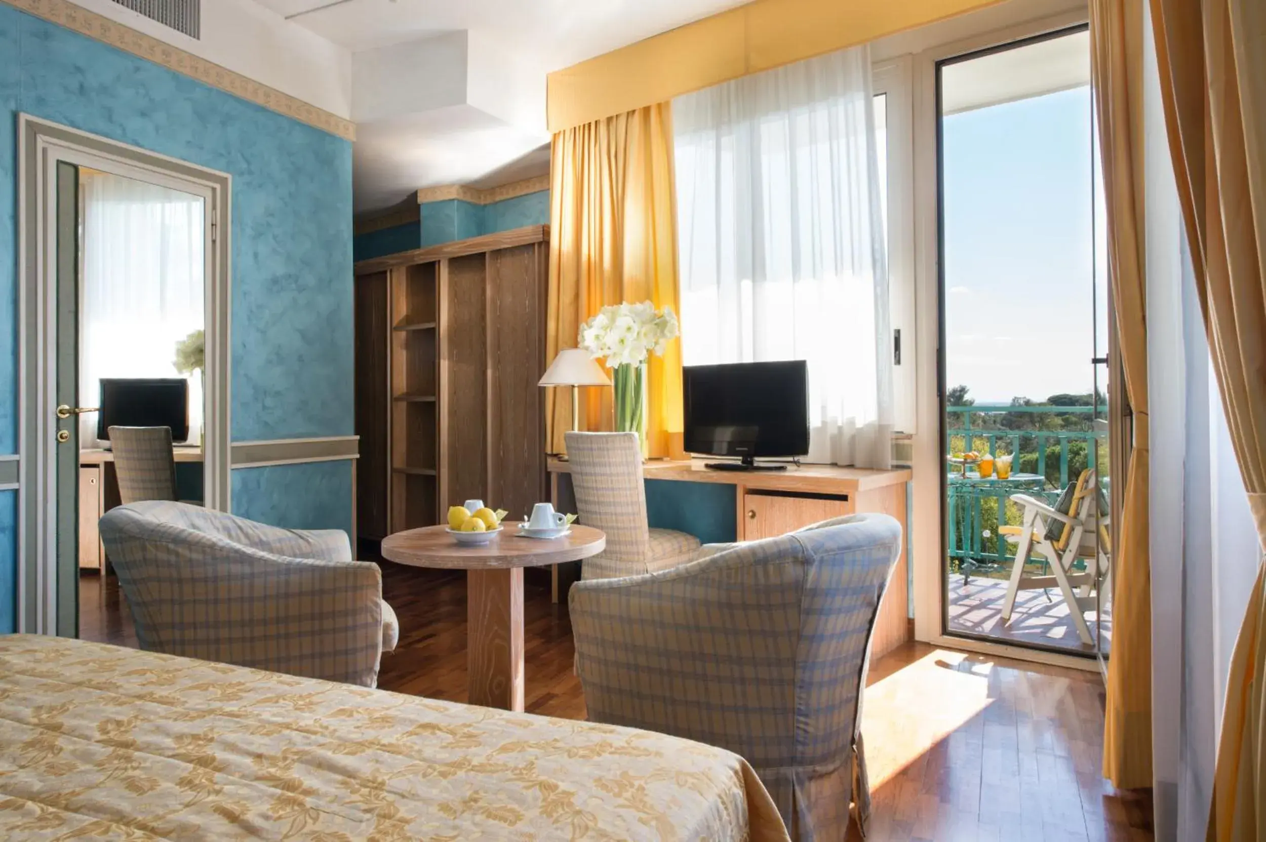 Photo of the whole room, Seating Area in Grand Hotel Panoramic