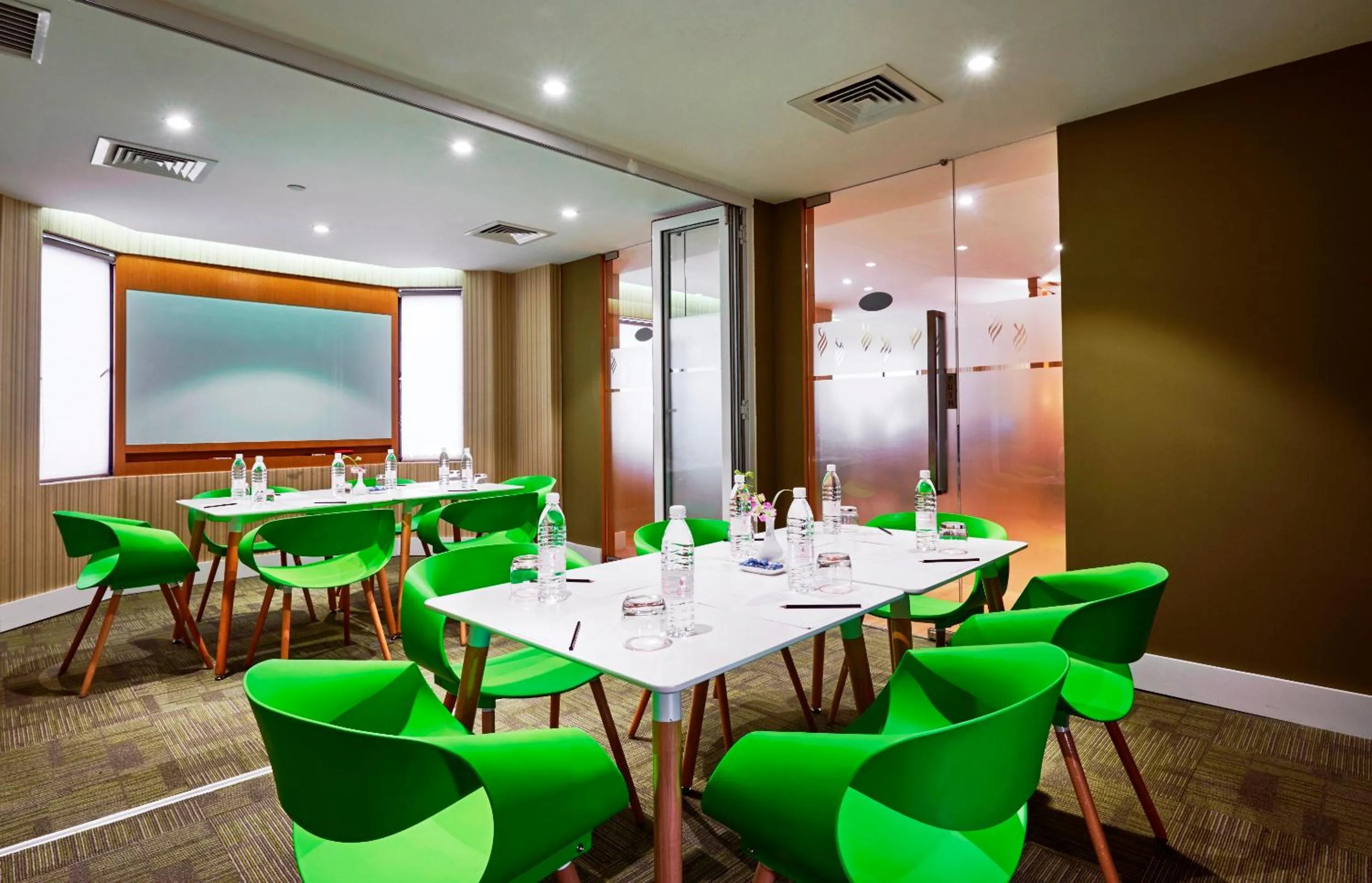 Business facilities in Pearl International Hotel