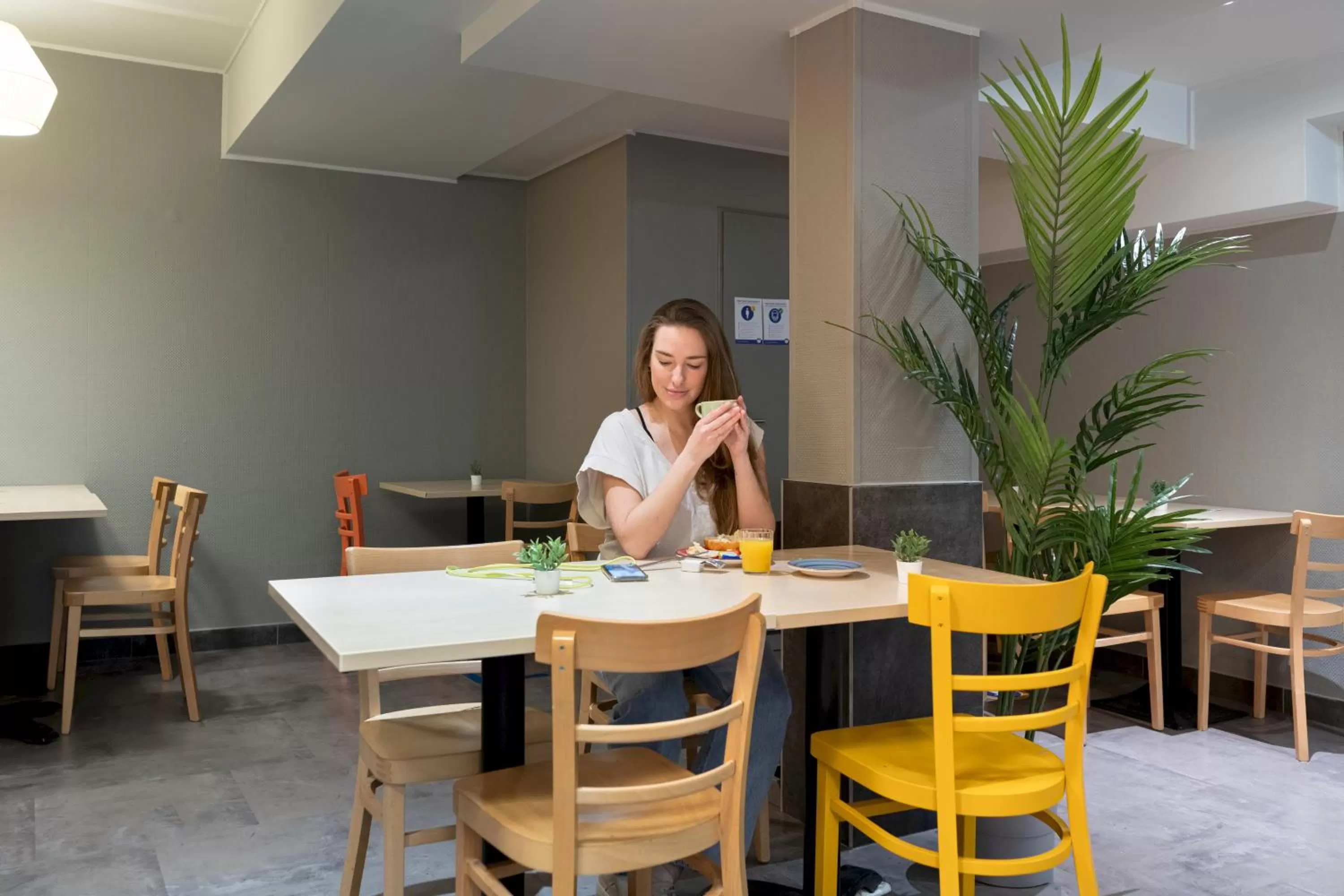 Restaurant/places to eat in a&o Hamburg Hammer Kirche