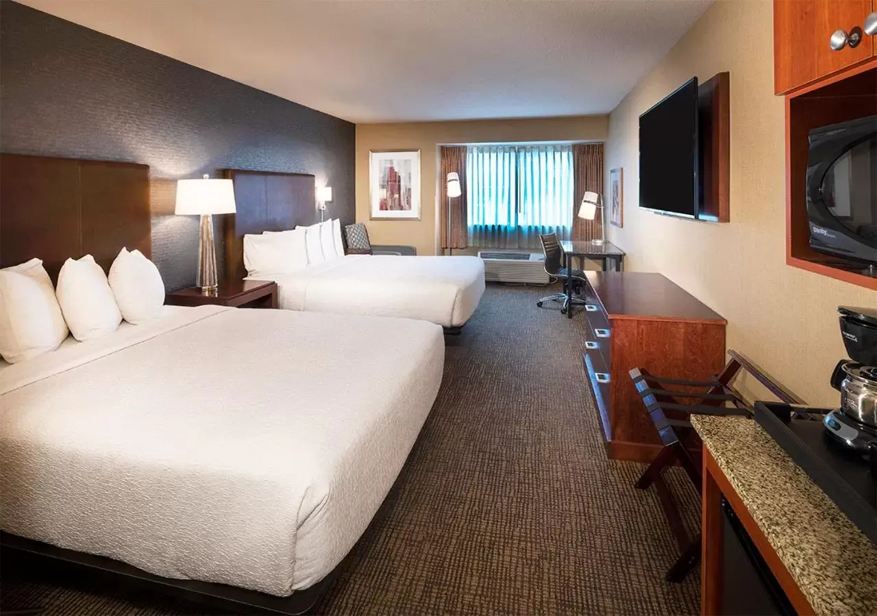 Bed in Silver Cloud Hotel - Portland