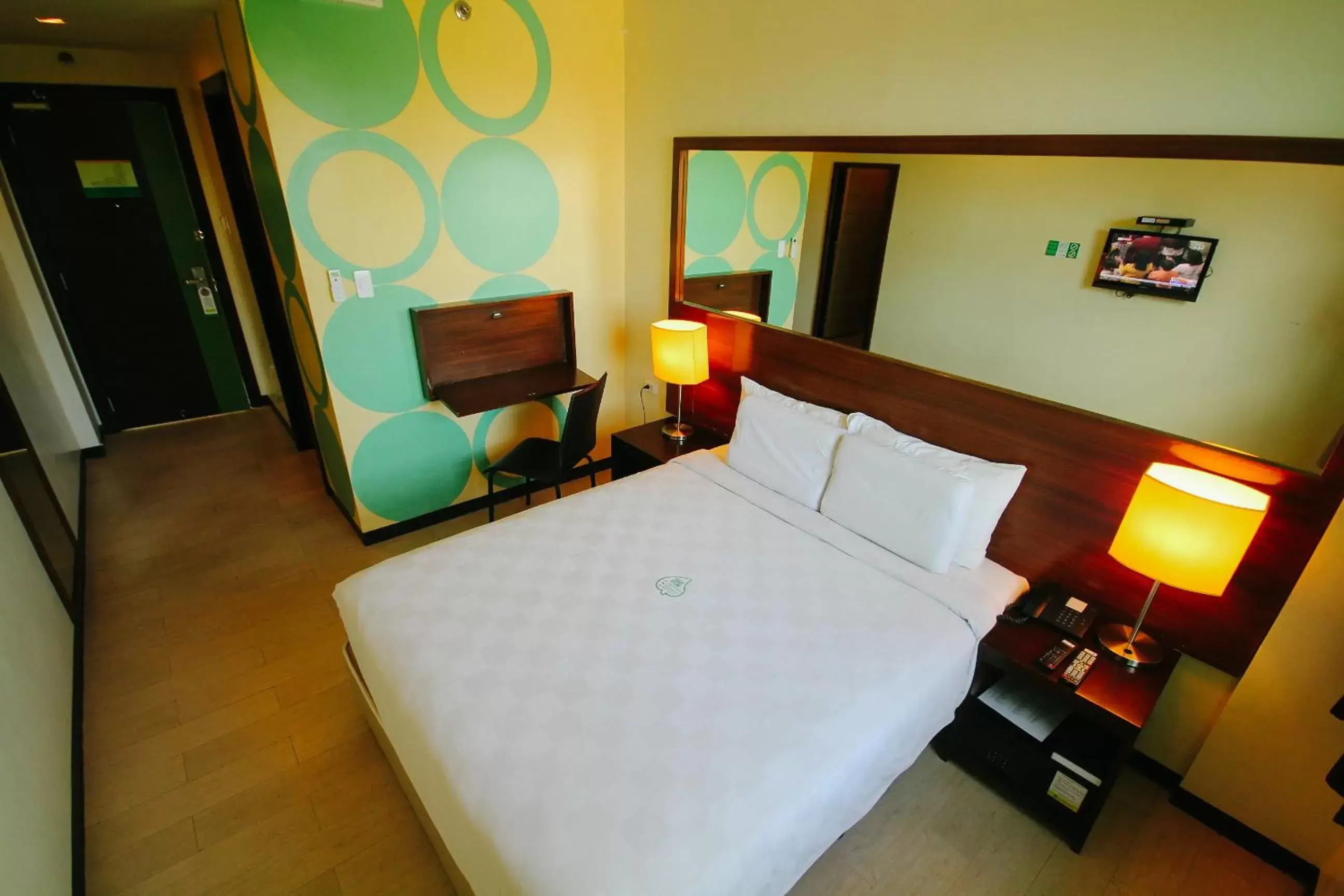Photo of the whole room, Room Photo in Go Hotels Bacolod