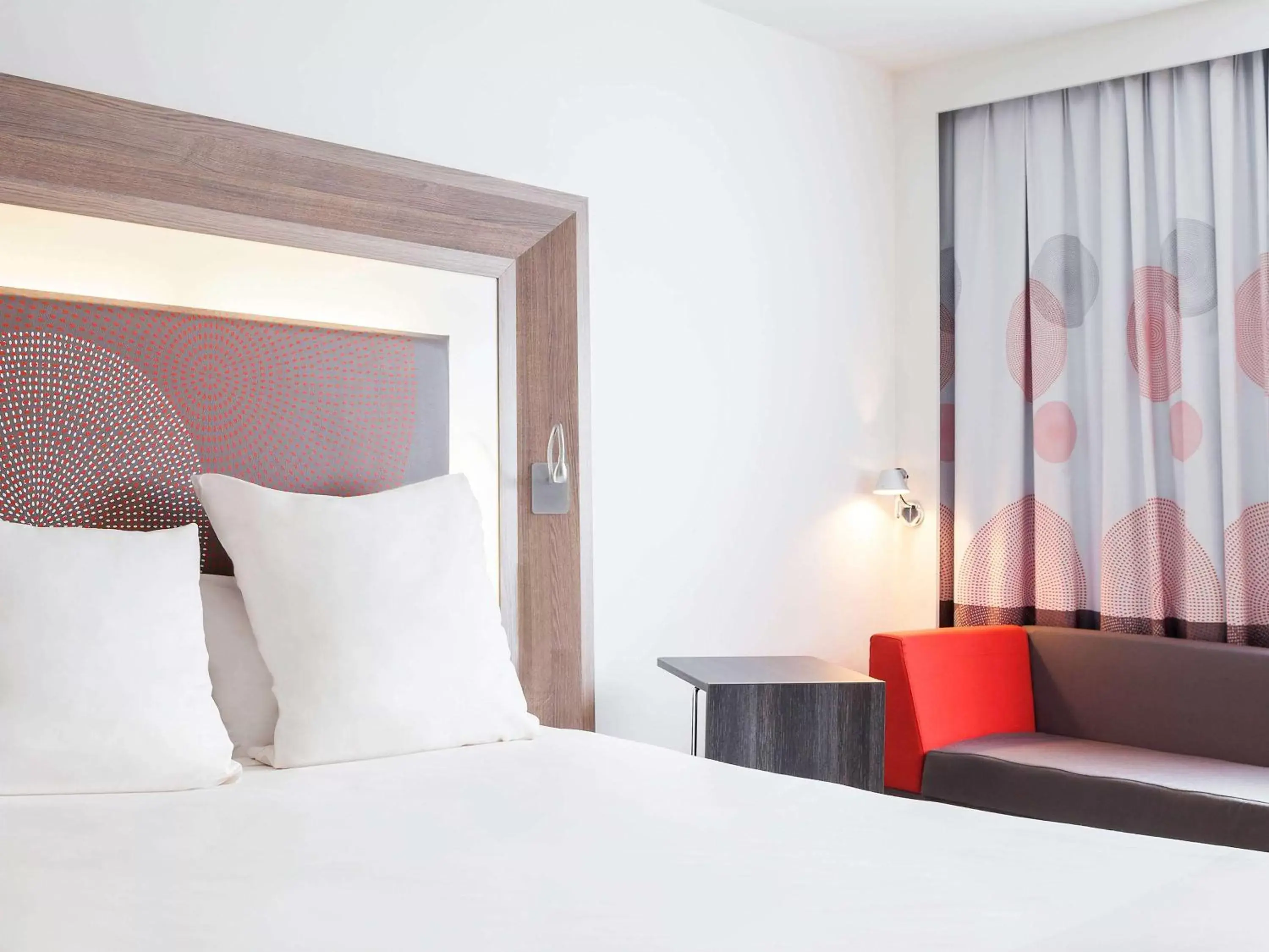 Photo of the whole room, Bed in Novotel Paris Les Halles