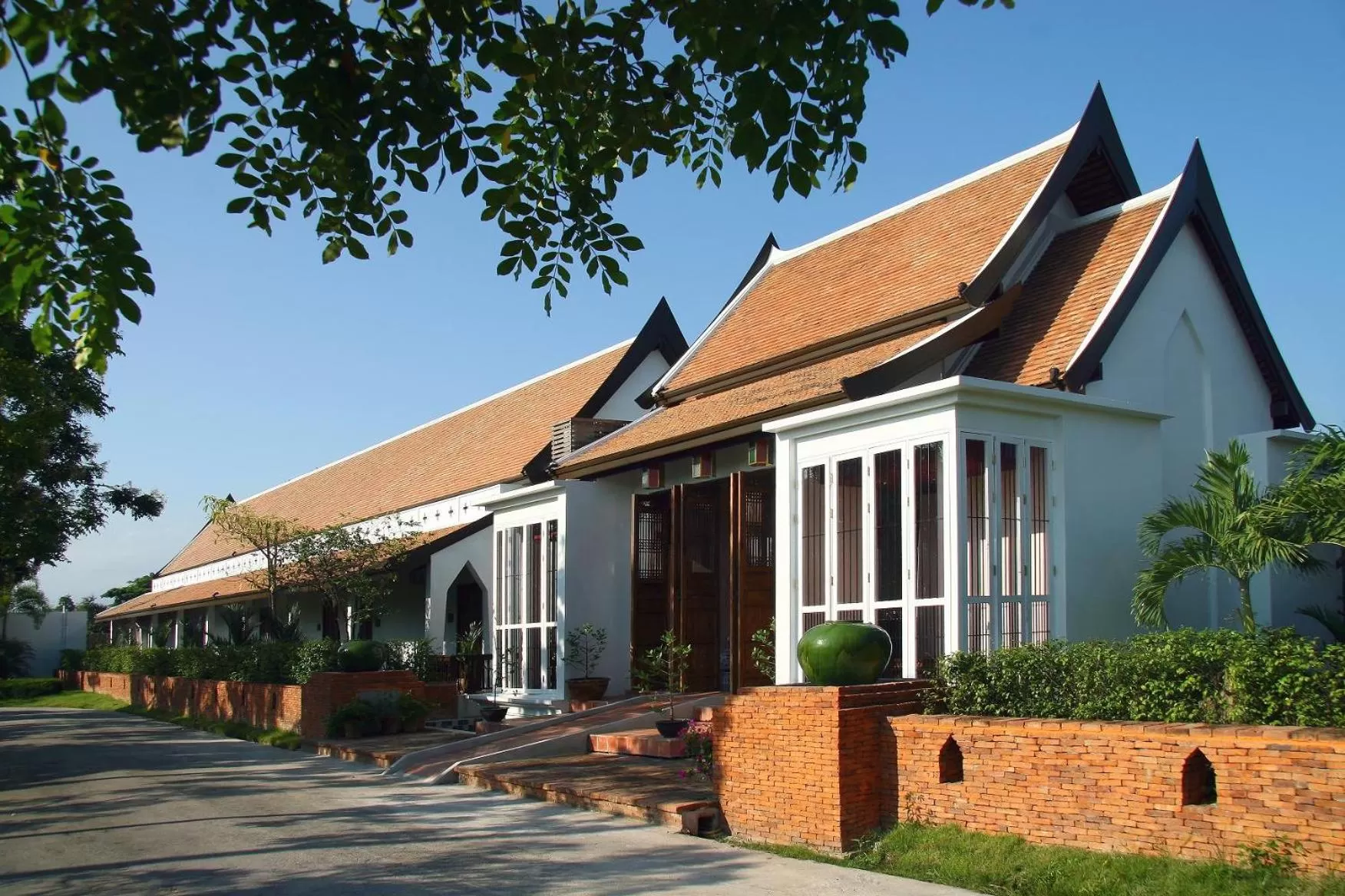Facade/entrance in Tharaburi Resort