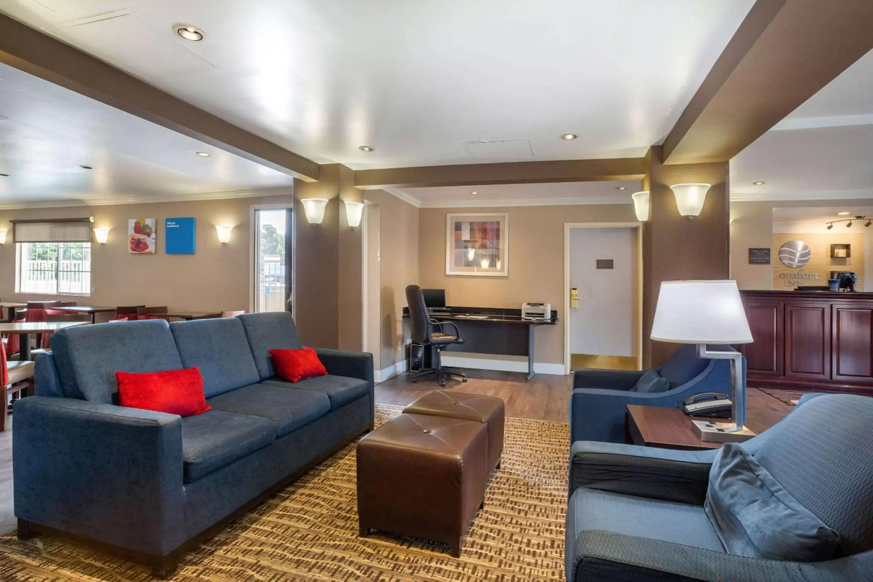 Lobby or reception, Seating Area in Comfort Inn Castro Valley