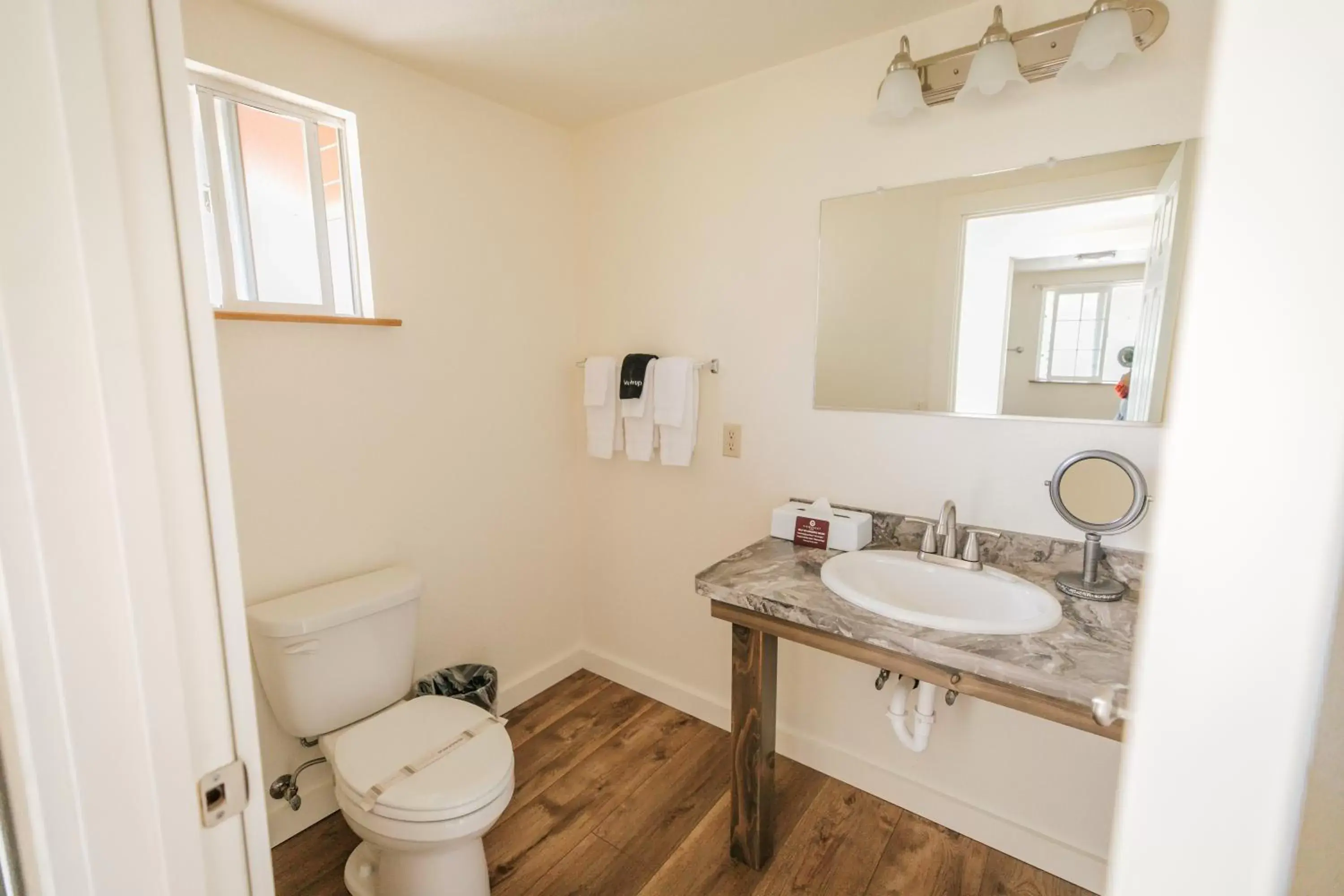 Bathroom in View Crest Lodge