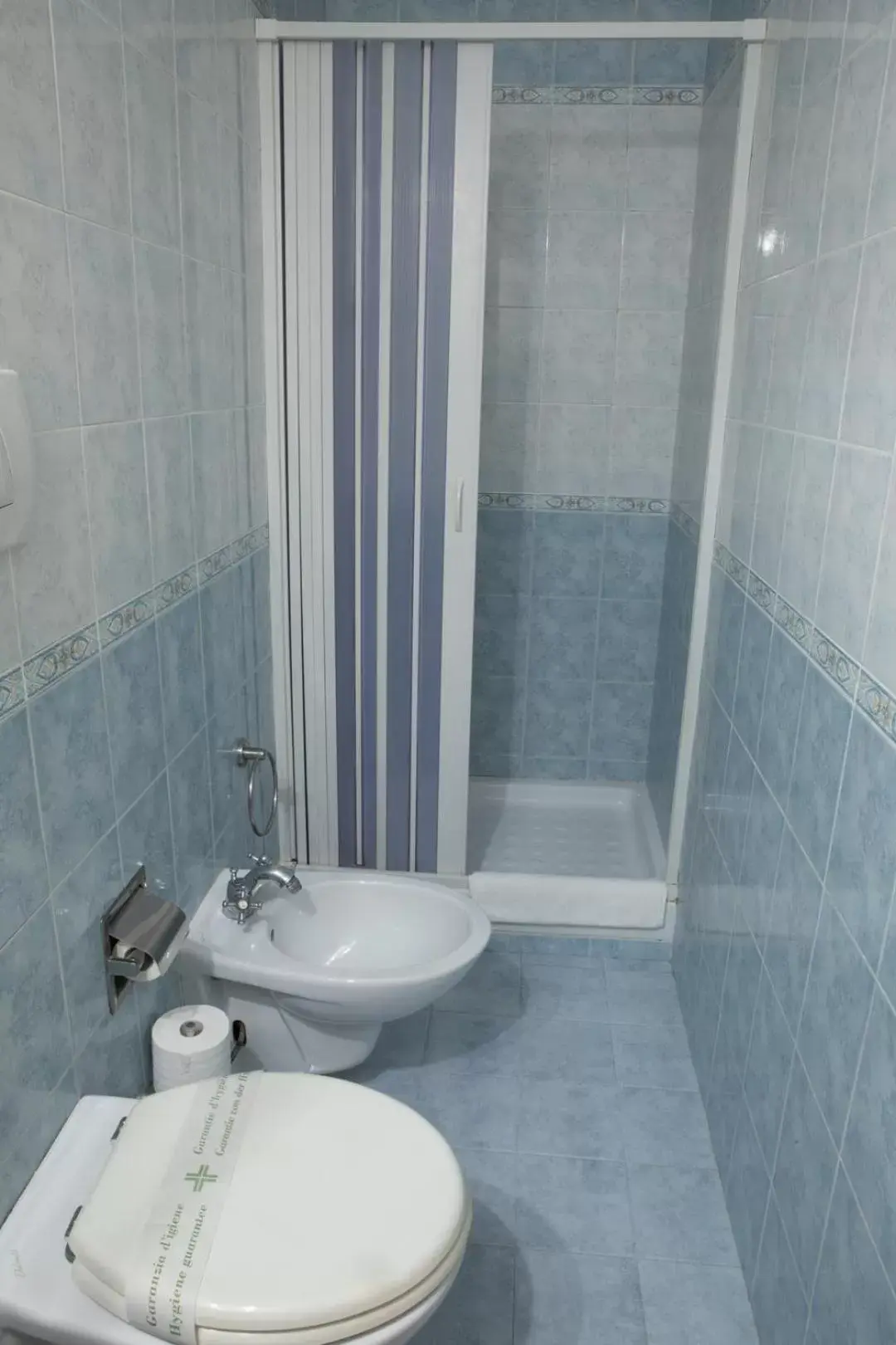 Shower, Bathroom in Annette B&B