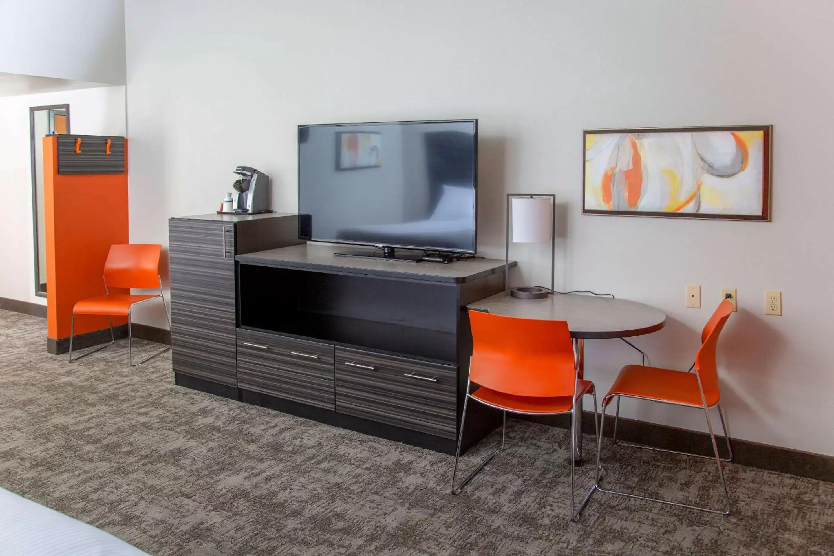 Photo of the whole room, TV/Entertainment Center in Hells Canyon Grand Hotel, an Ascend Hotel Collection Member