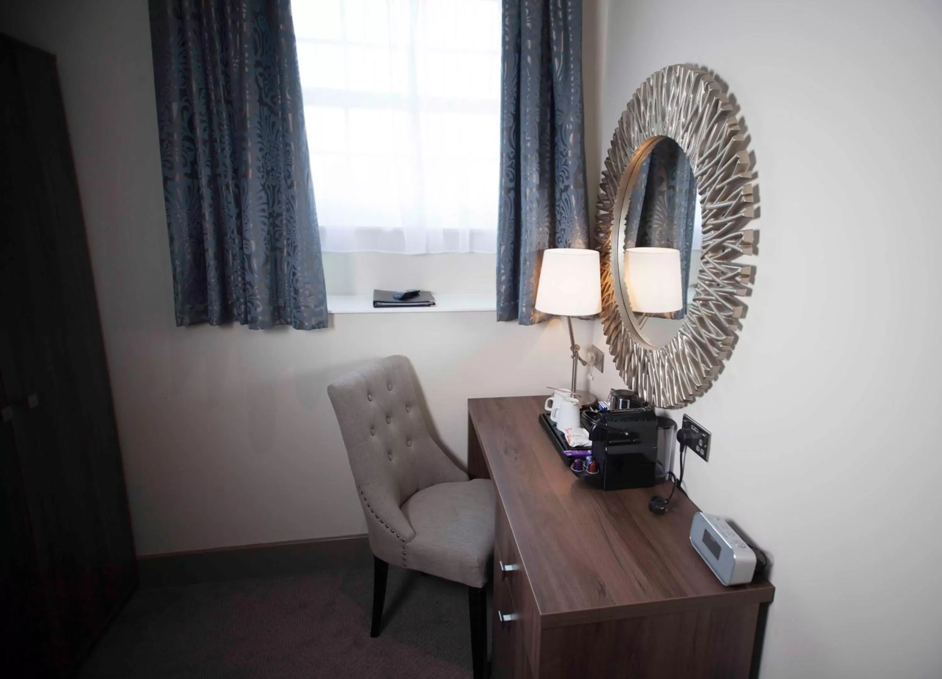 Photo of the whole room, Seating Area in Best Western Chilworth Manor Hotel