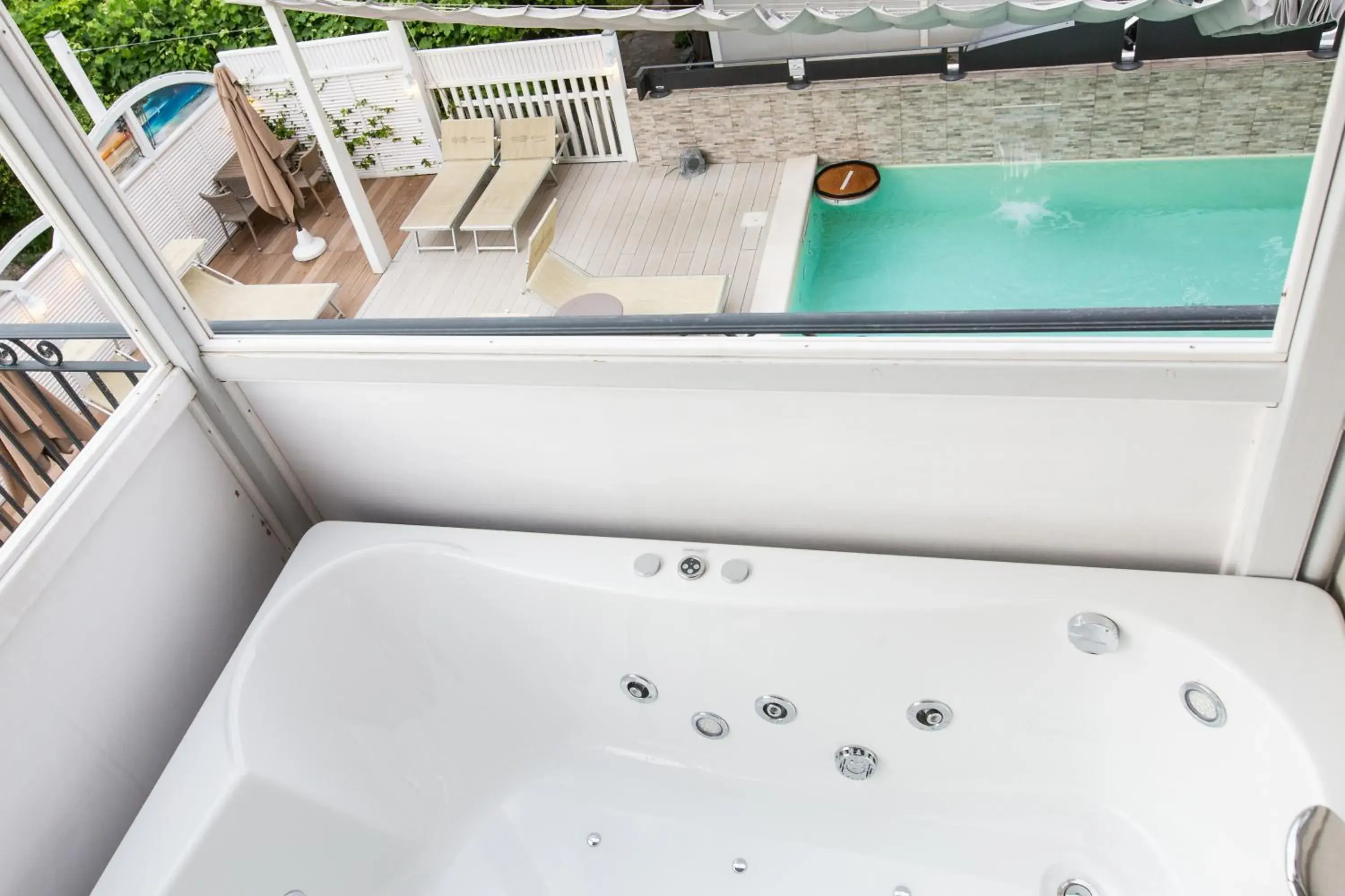 Hot Tub in Rimini Suite Hotel