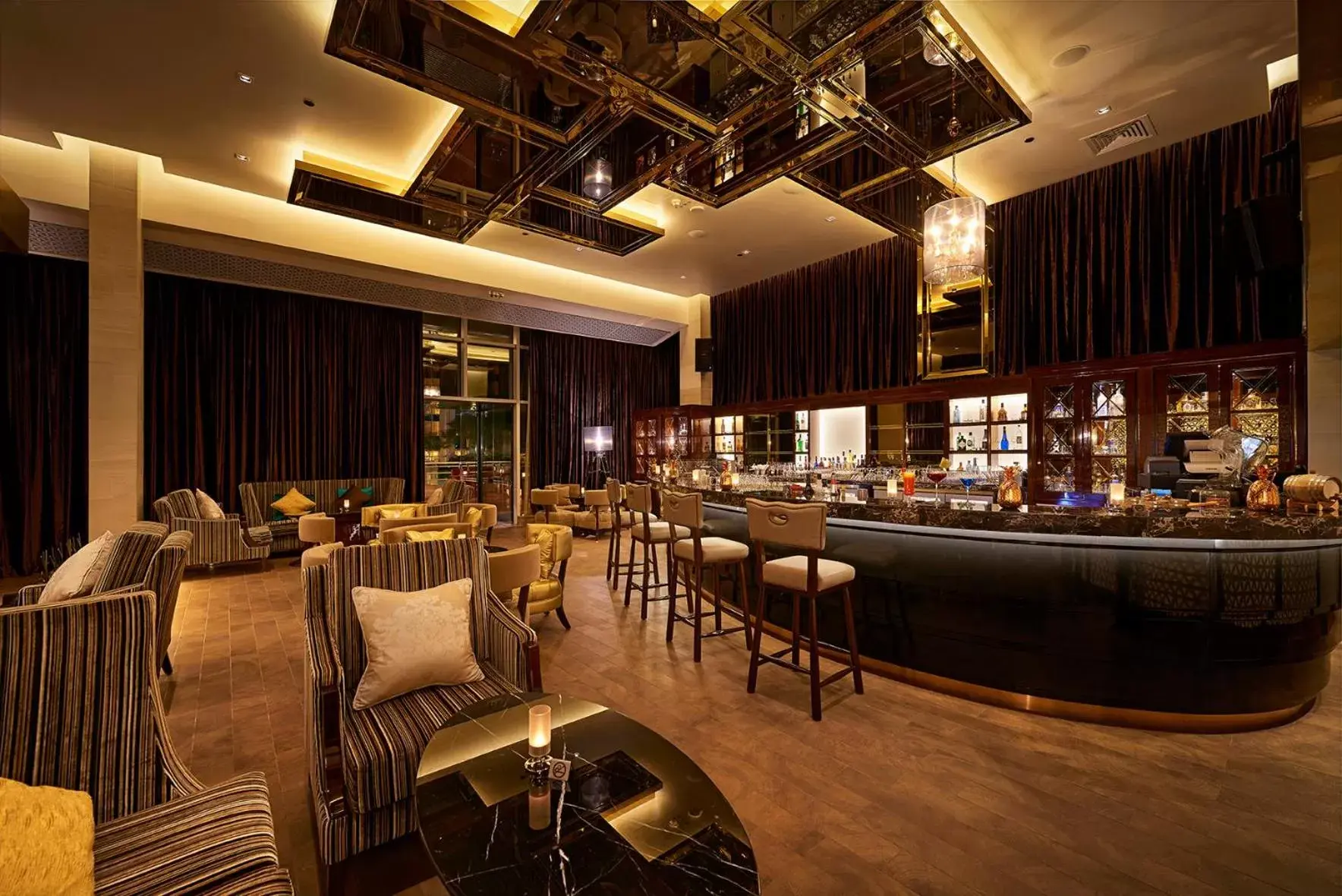 Restaurant/places to eat, Lounge/Bar in Millennium Airport Hotel Dubai