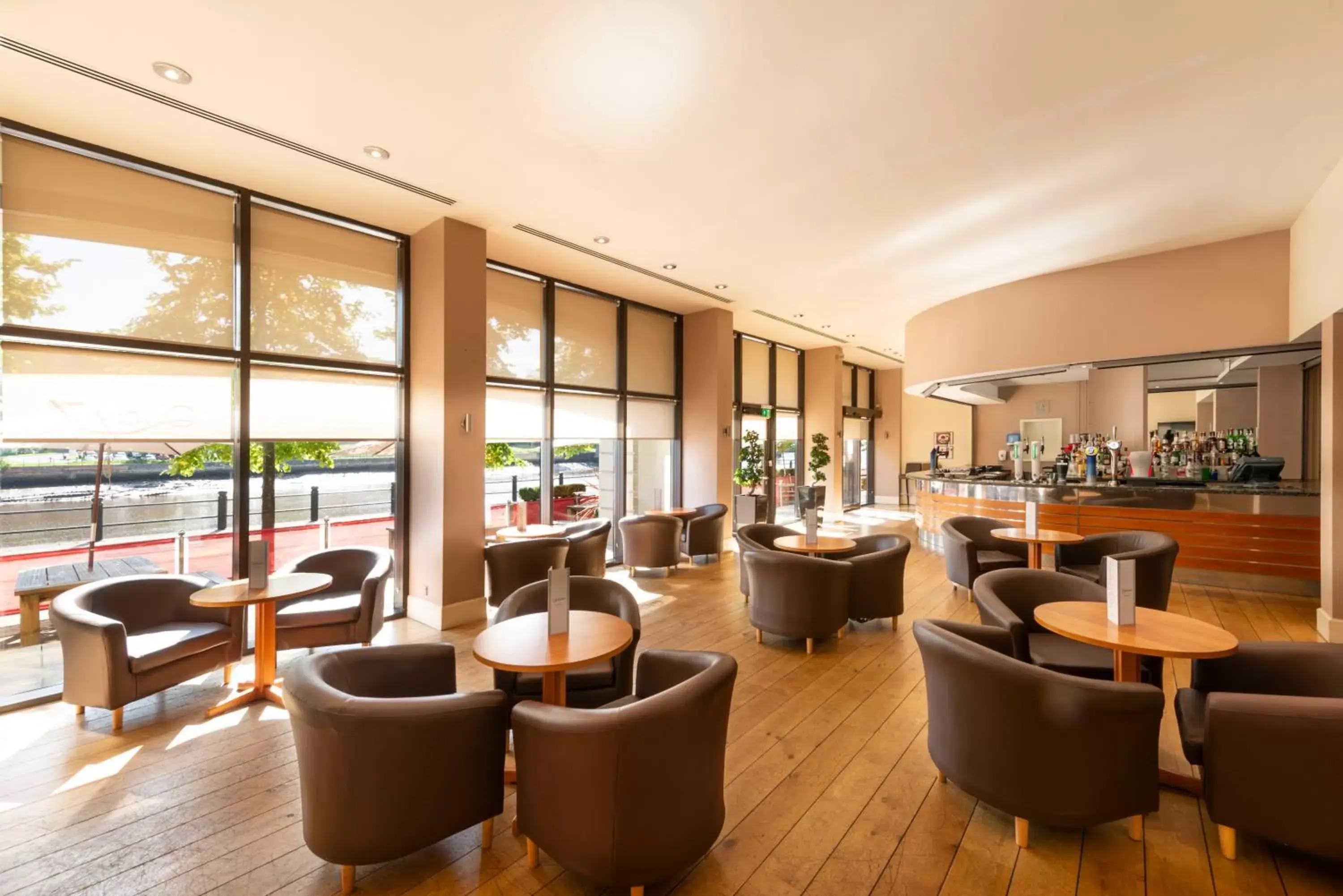 Breakfast, Lounge/Bar in Copthorne Hotel Newcastle