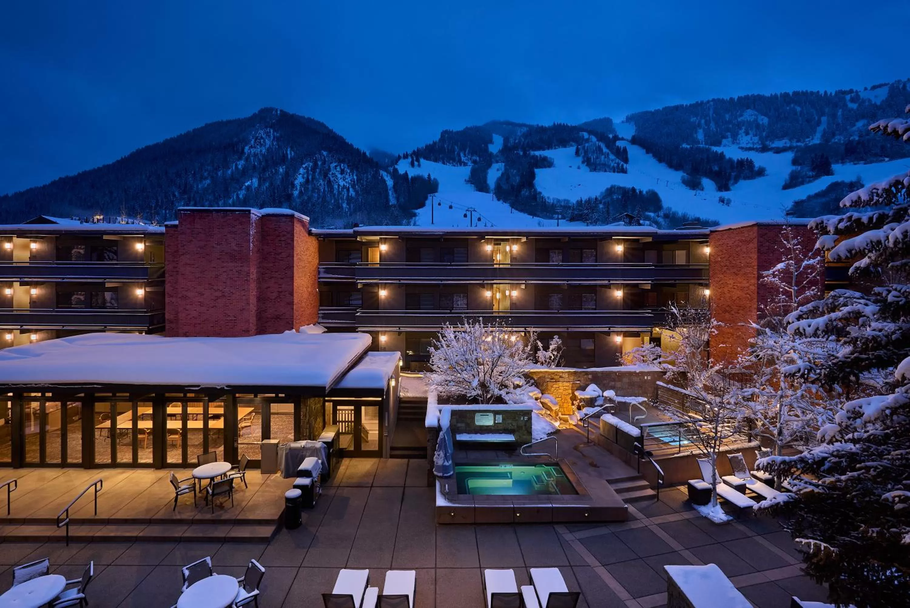 Property building in Aspen Square Condominium Hotel