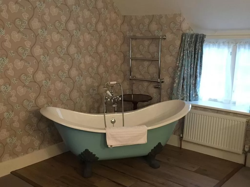 Deluxe King Room in Clare Cottage