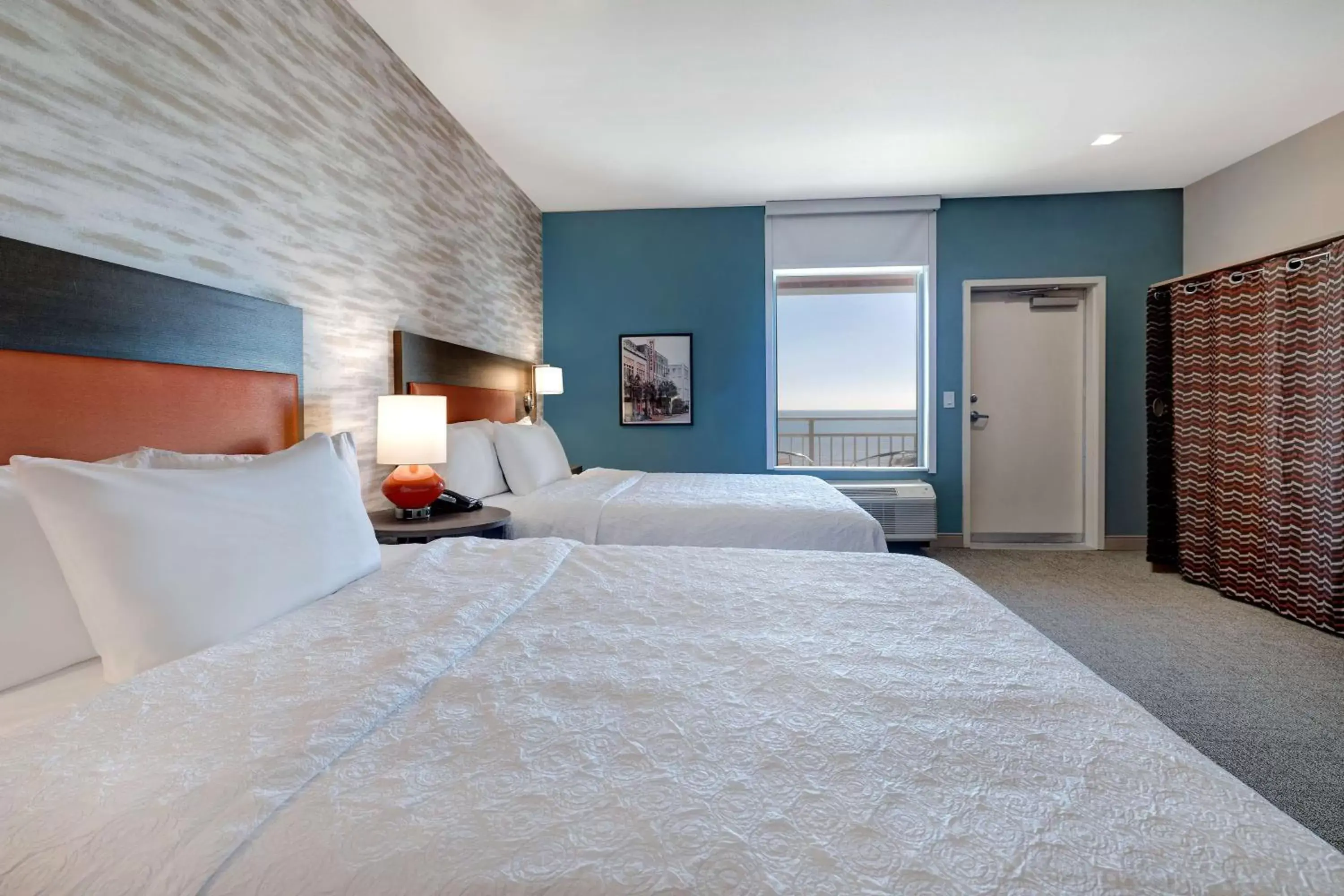 Bed in Home2 Suites Galveston, Tx