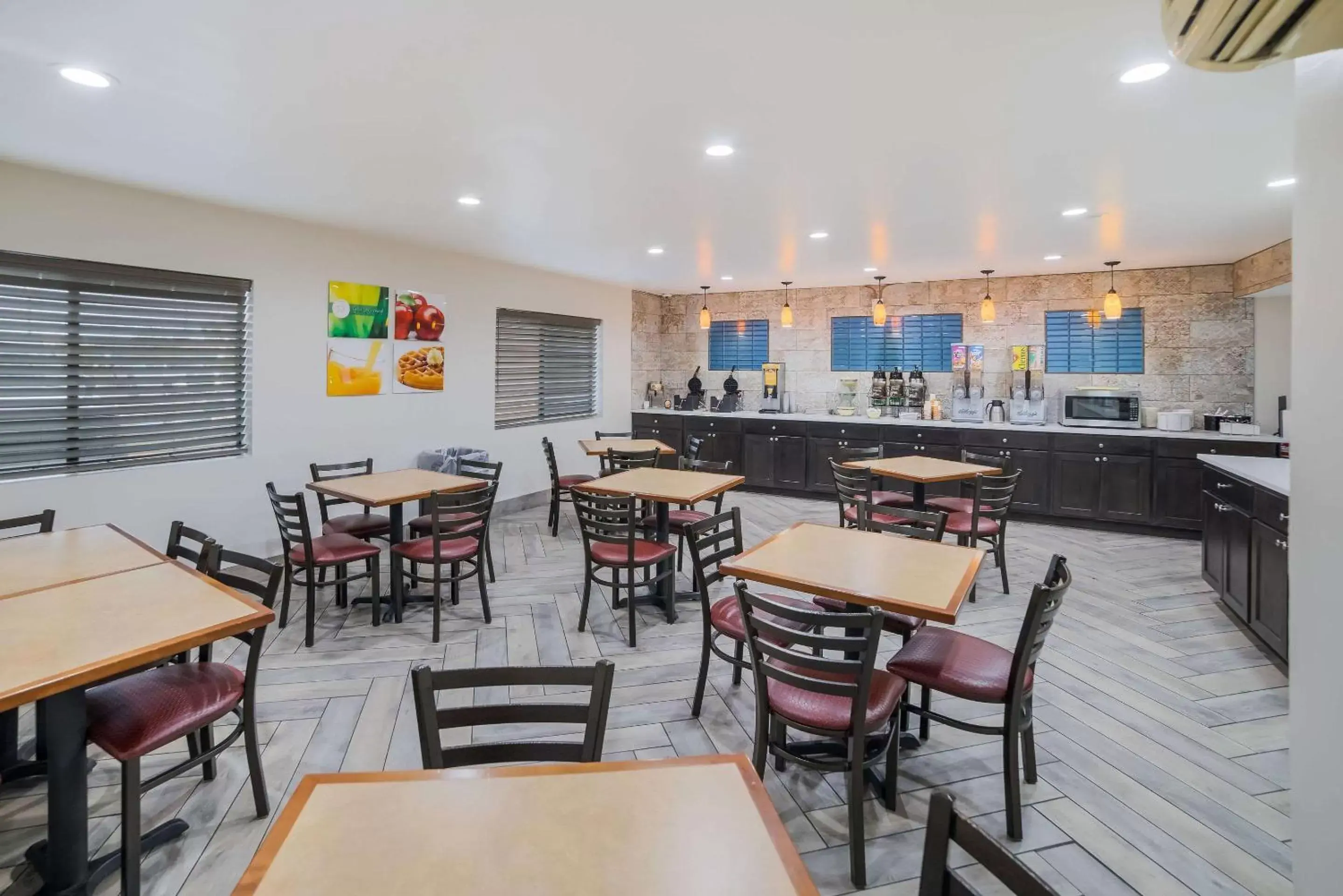 Breakfast, Restaurant/Places to Eat in Quality Inn and Suites Goodyear