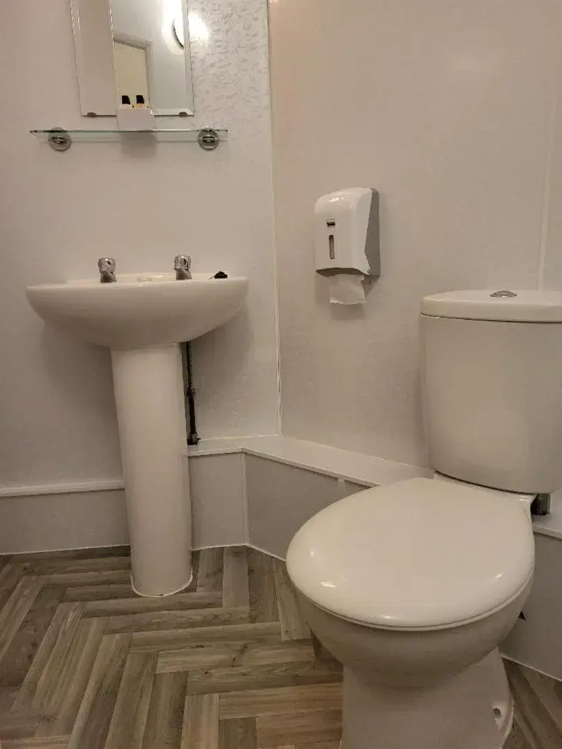 Bathroom in North Parade Seafront Accommodation