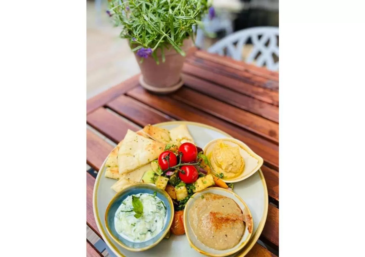 Food and drinks in Florence Gardens Boutique Hotel and Restaurant