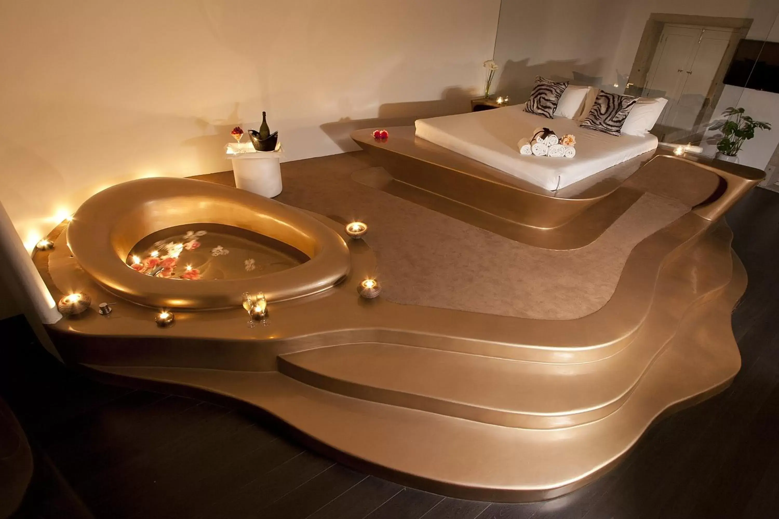 Bedroom, Bathroom in Absoluto Design Hotel