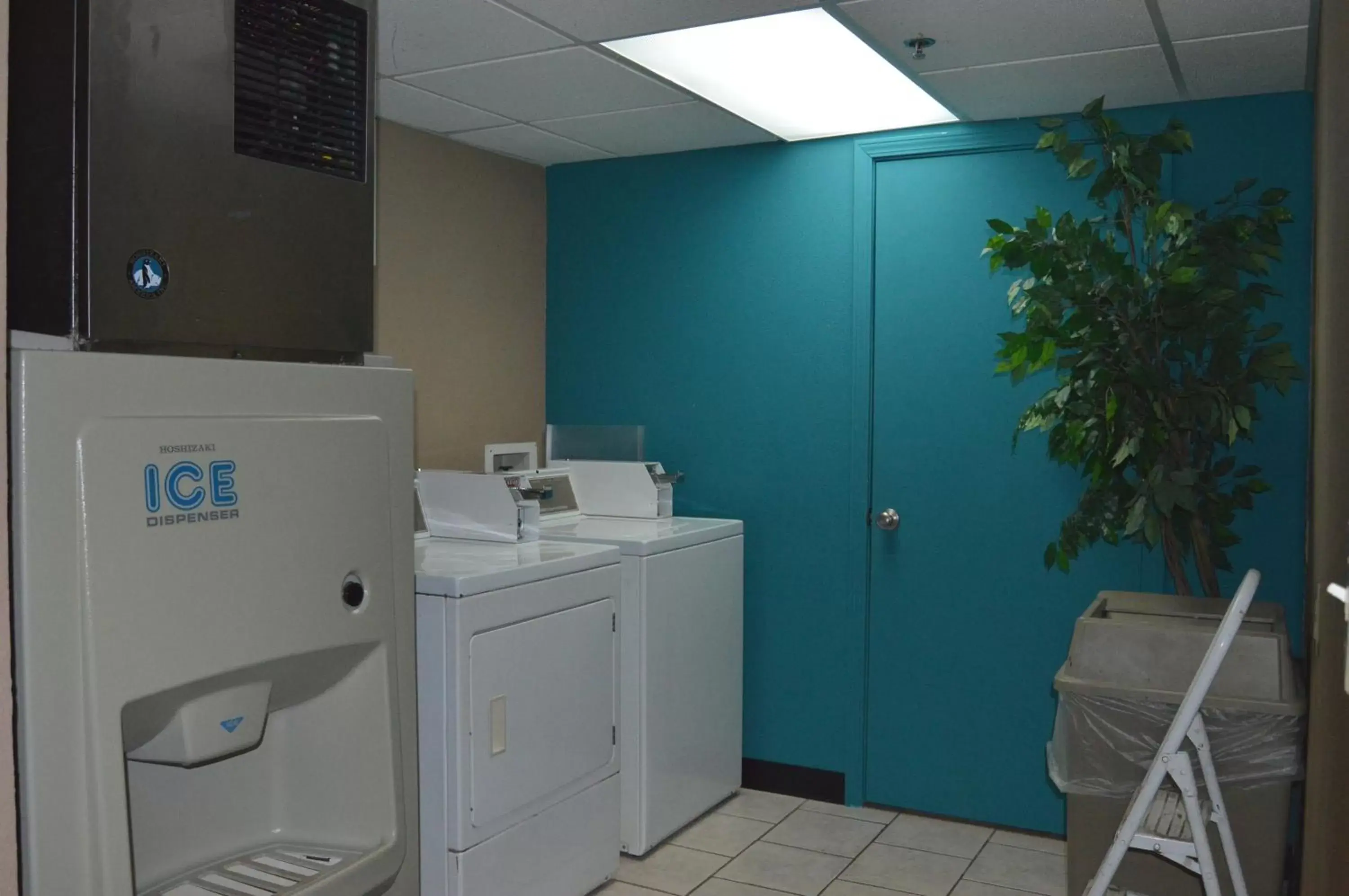 Area and facilities, Bathroom in Boarders Inn and Suites by Cobblestone Hotels - Ardmore