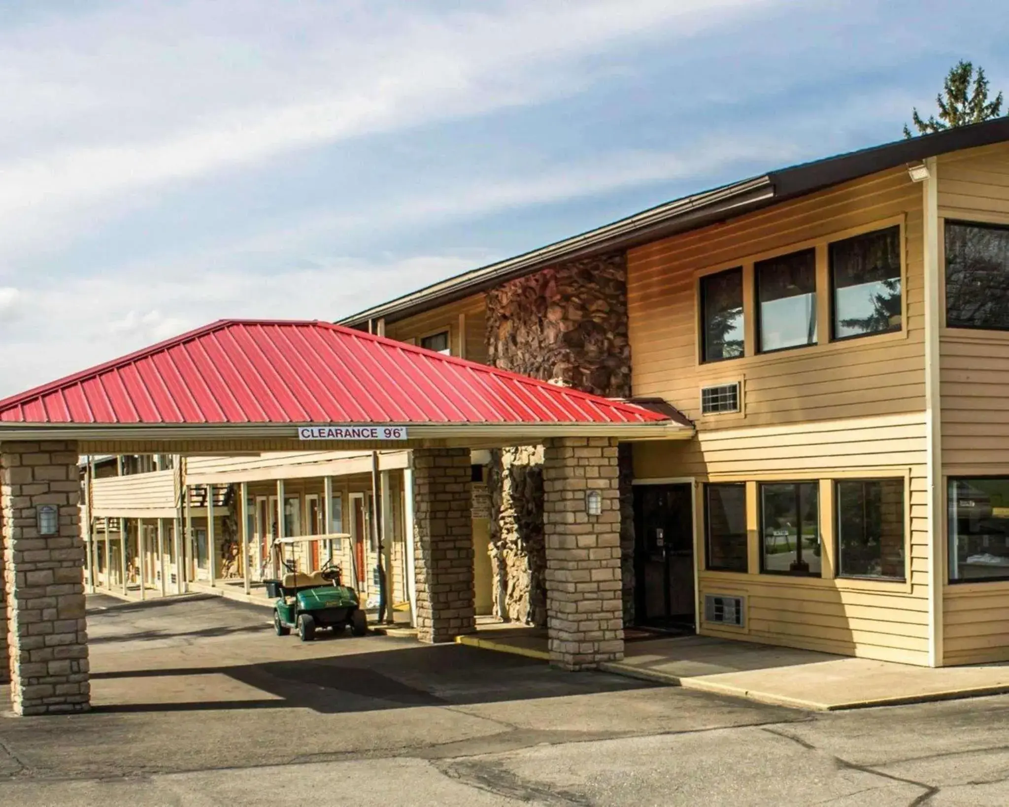 Property Building in Econo Lodge Wooster