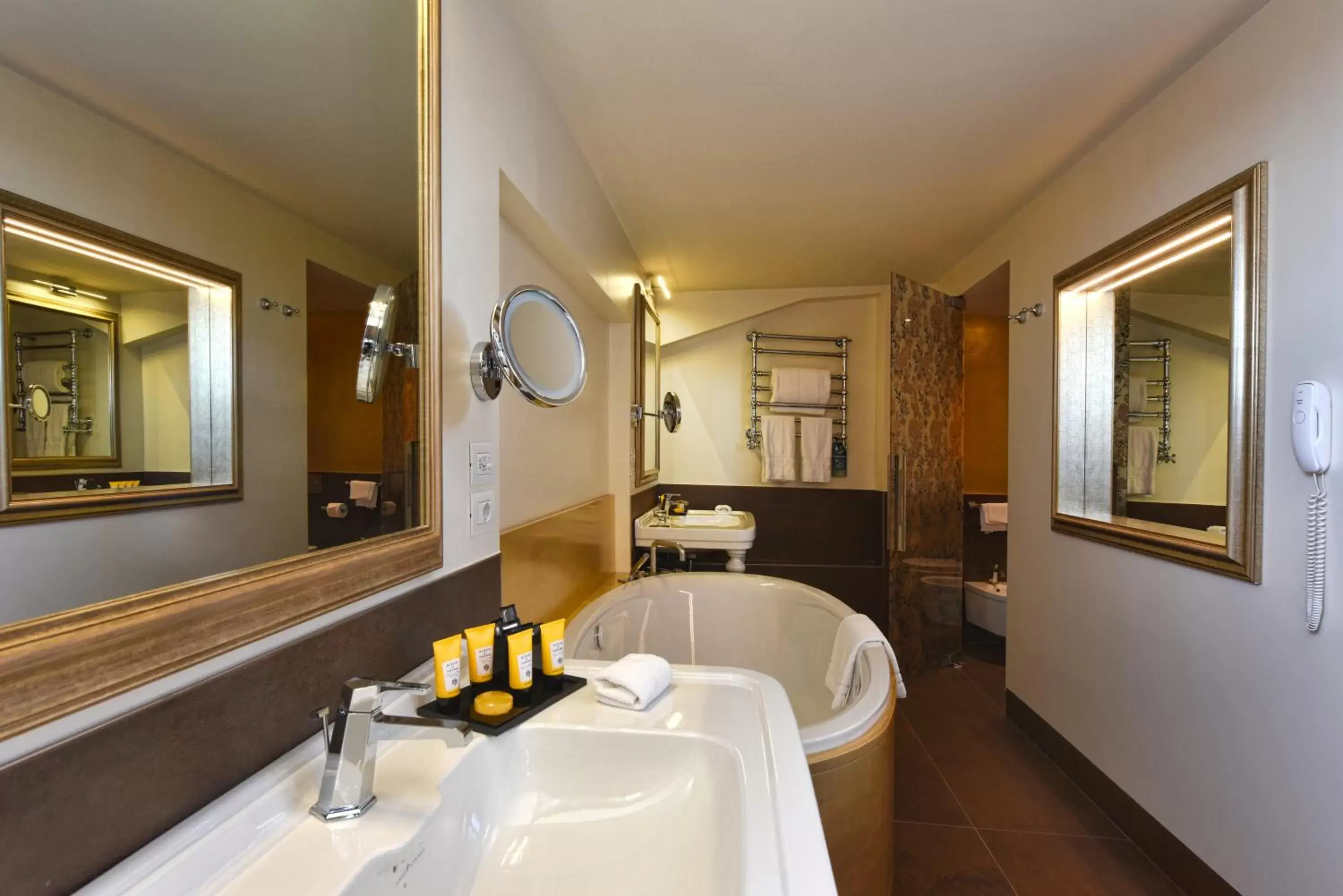 Bathroom in Hotel Papadopoli Venezia - MGallery Collection