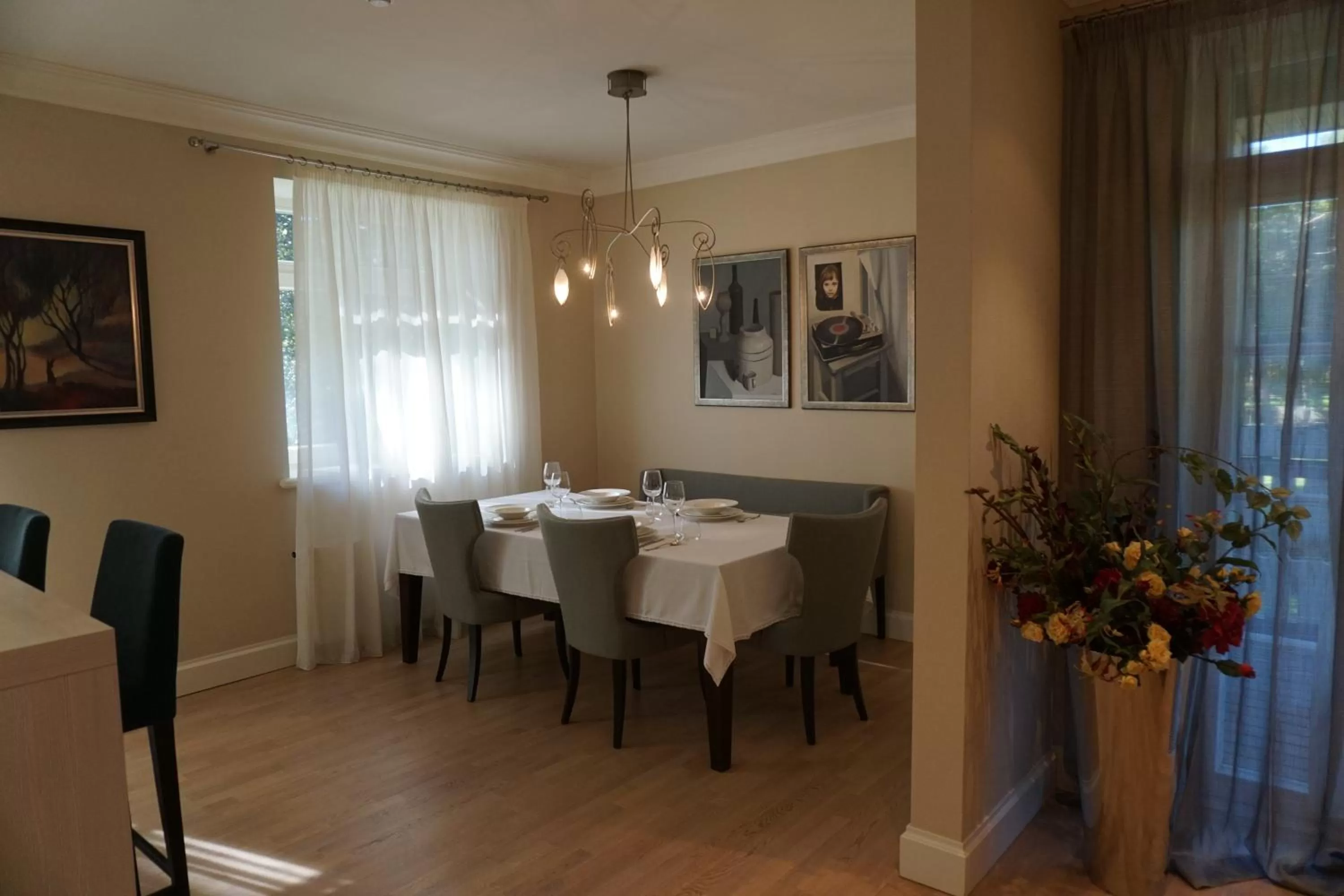 Dining area in Wooden Villa APARTMENTS