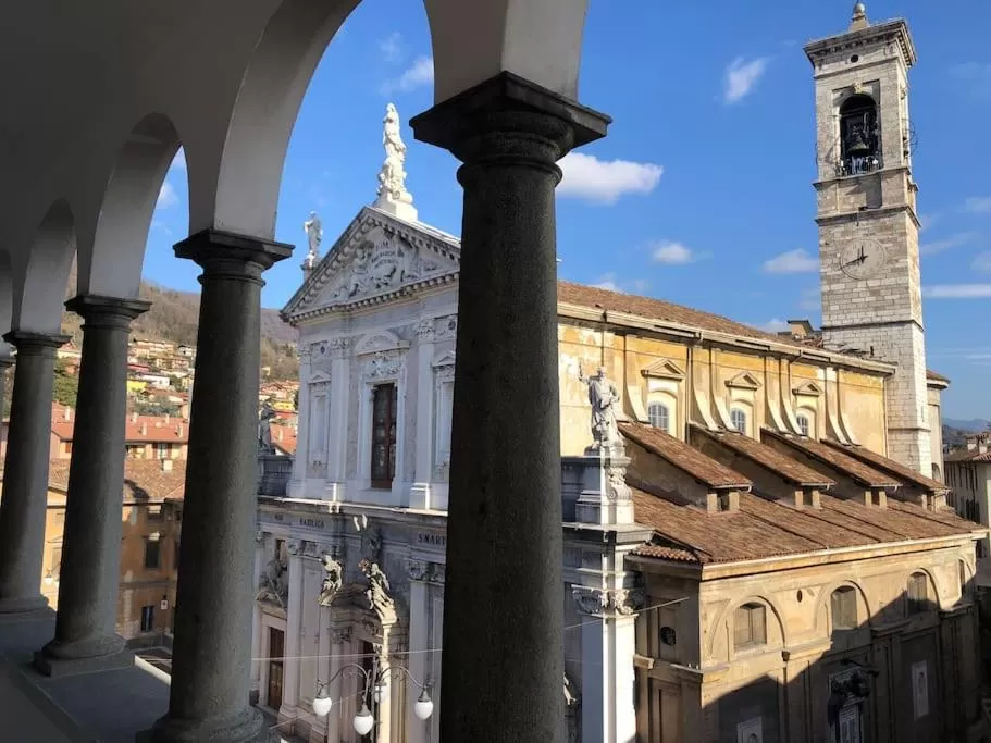 Nearby landmark in Holly's House